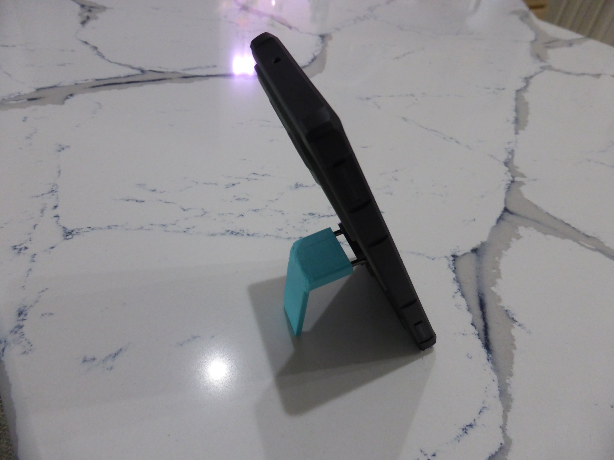 Mở rộng chân đứng cho vỏ điện thoại VEGO