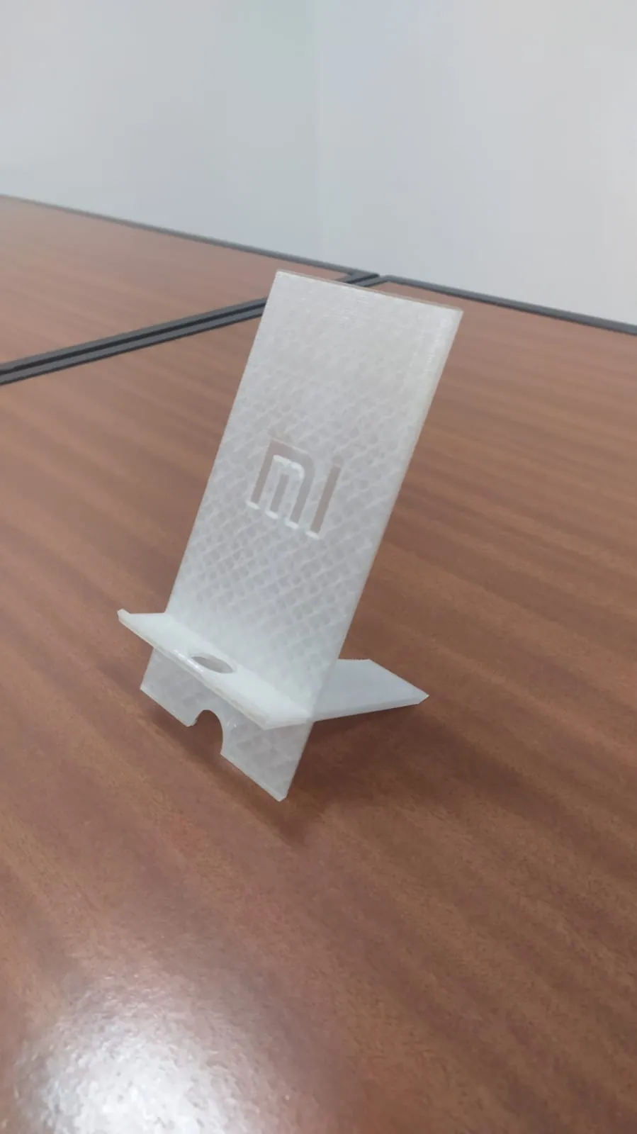 Giá đỡ điện thoại Xiaomi hỗ trợ sạc