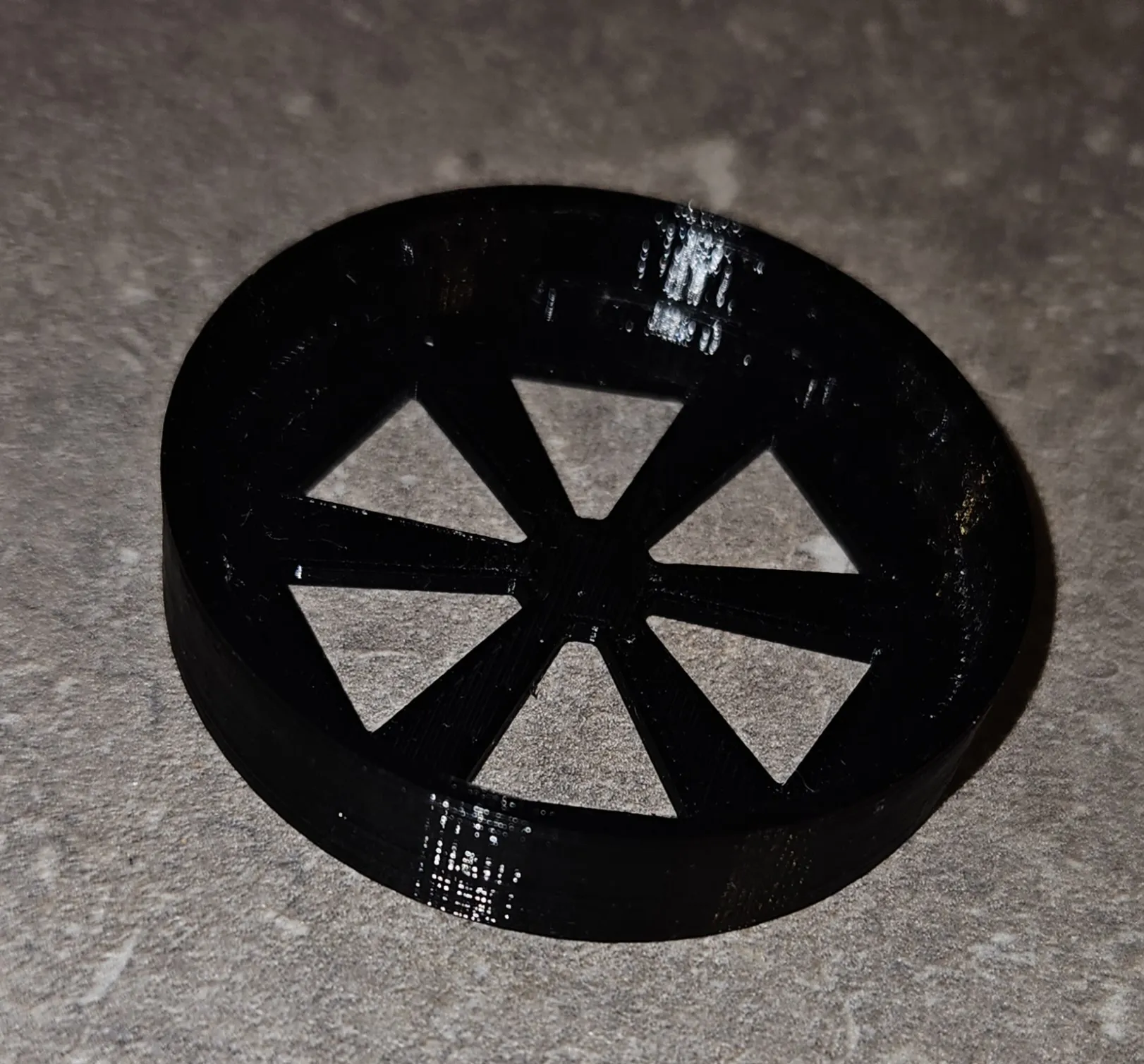 Chân đỡ chống rỉ cho hộp kem cạo râu