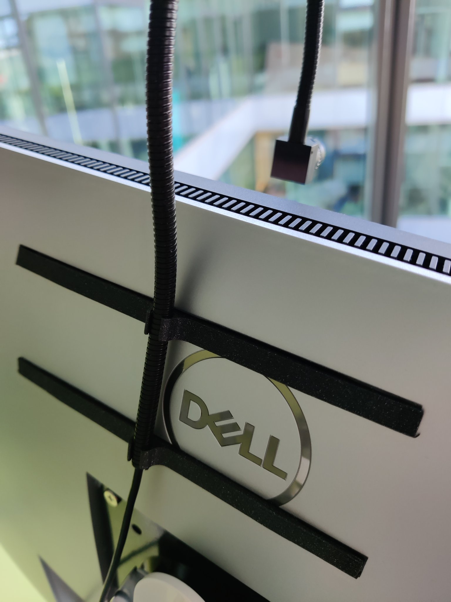 Giá đỡ màn hình ẩn cho CenterCam