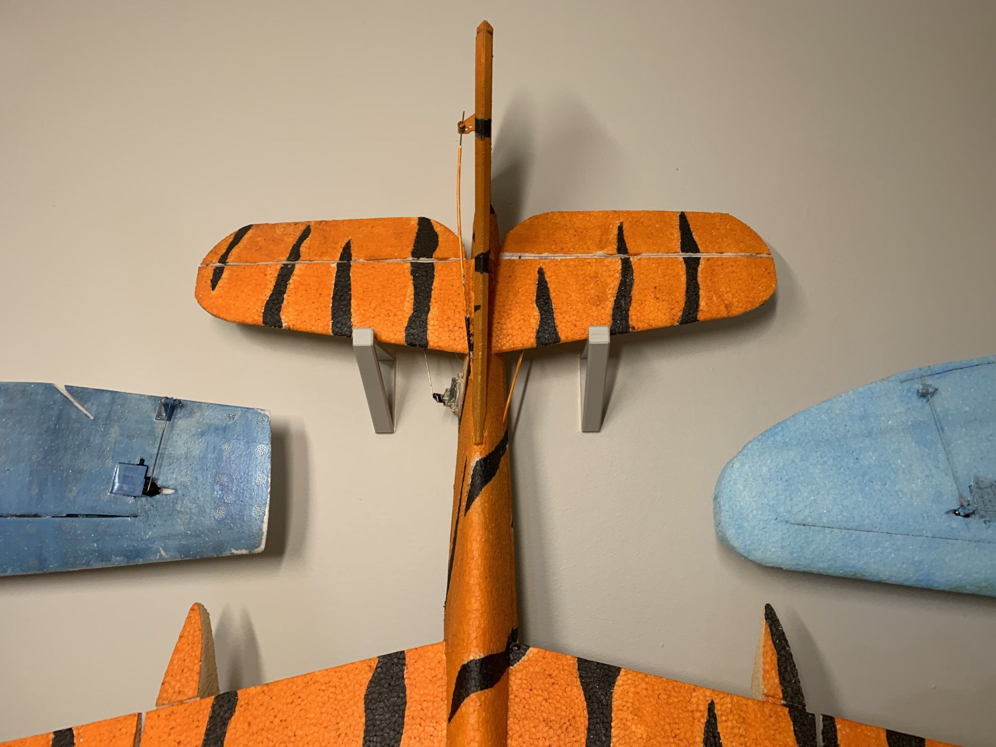 Móc treo tường hình tam giác đa năng