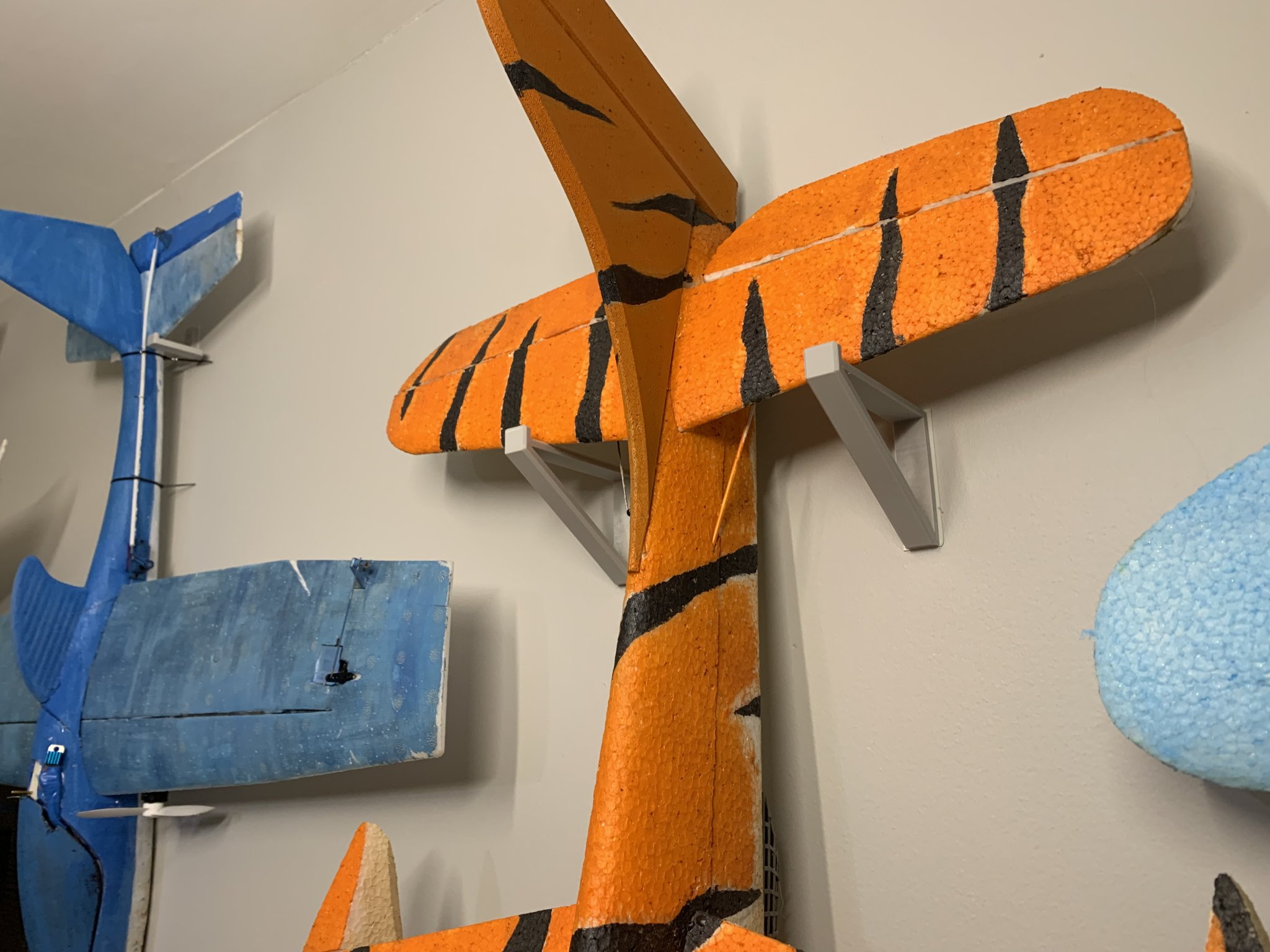 Móc treo tường hình tam giác đa năng