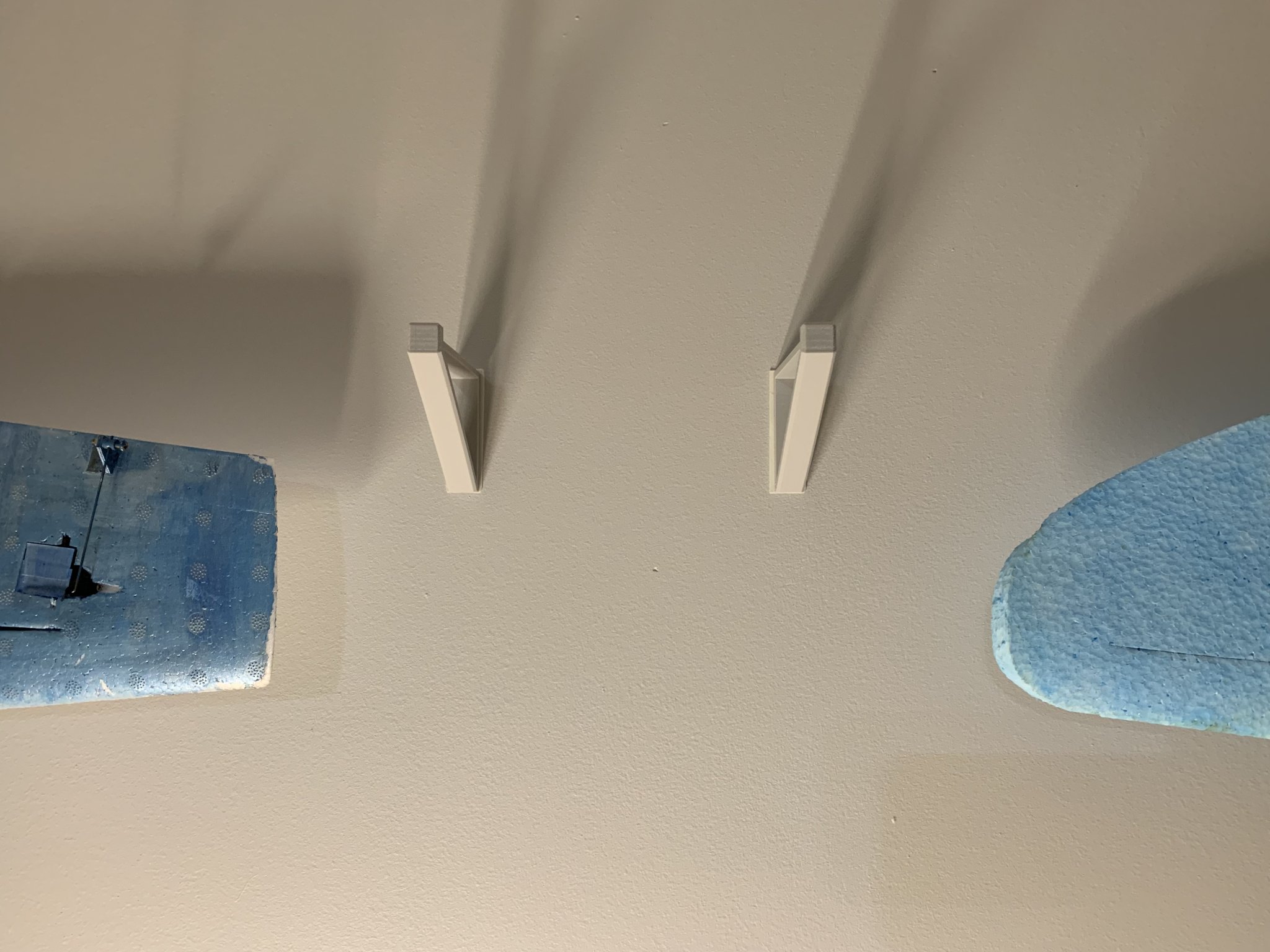 Móc treo tường hình tam giác đa năng