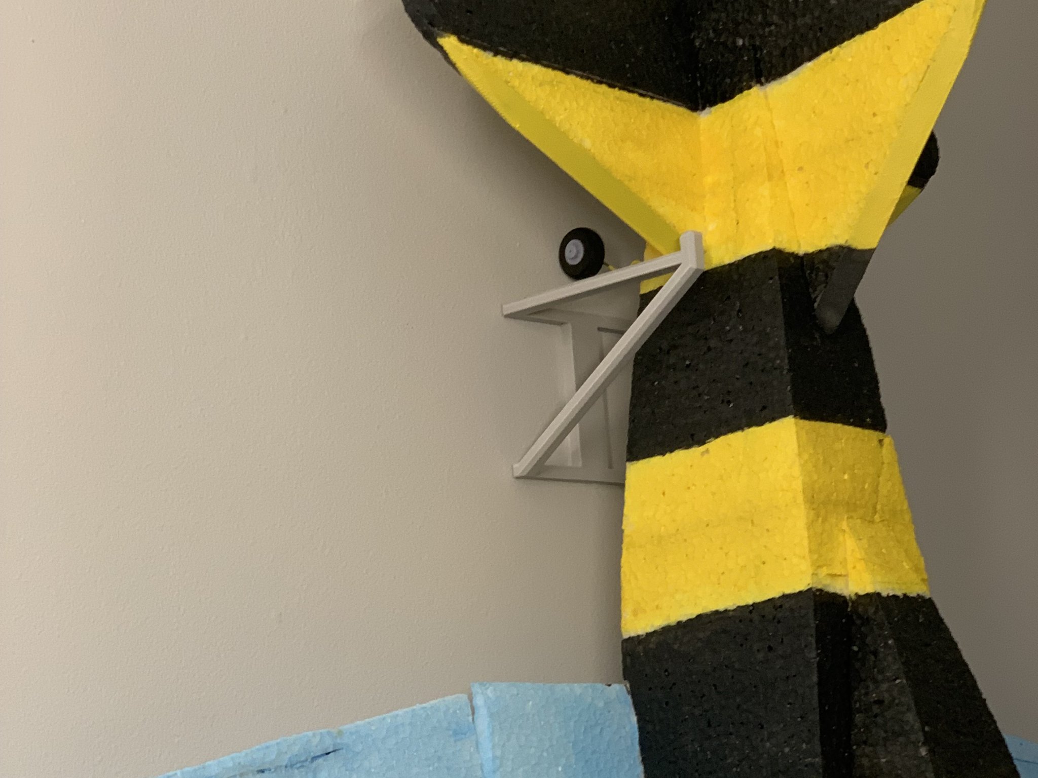 Móc treo tường cho mô hình máy bay điều khiển từ xa