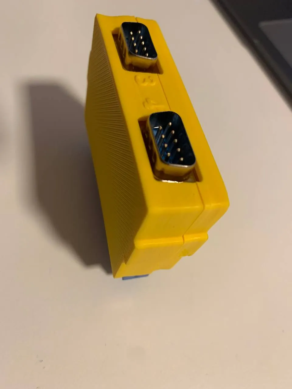 Bộ chuyển đổi cho 4 người chơi C64 phiên bản 1 của Hucky