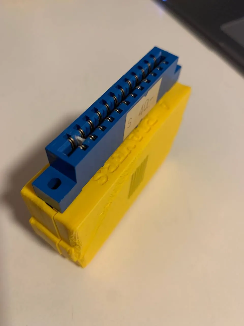 Bộ chuyển đổi cho 4 người chơi C64 phiên bản 1 của Hucky