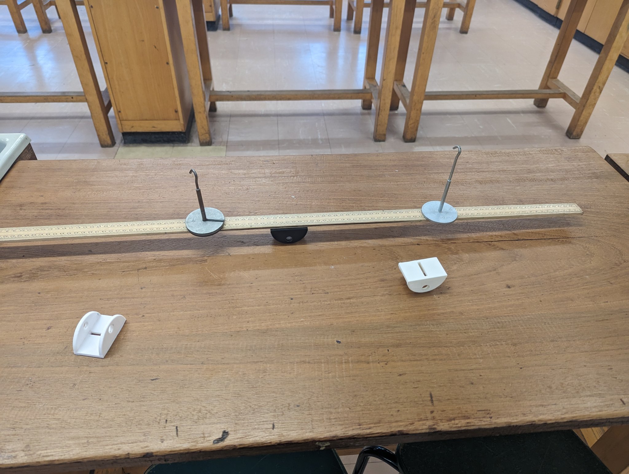 Giá đỡ cho thước mét với khả năng xoay và treo