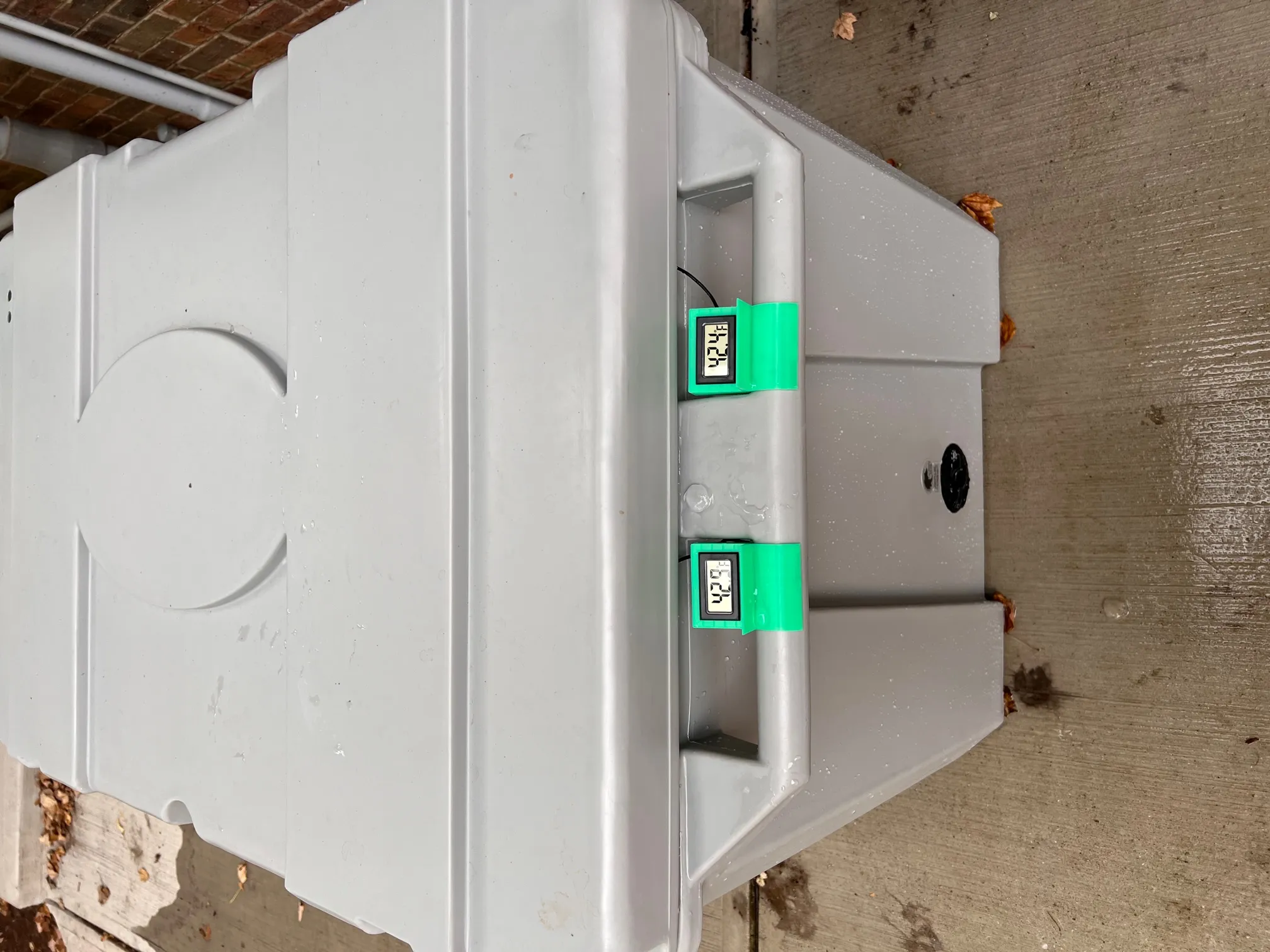 Giá đỡ đồng hồ đo nhiệt độ cho máy làm lạnh Grizzly 400