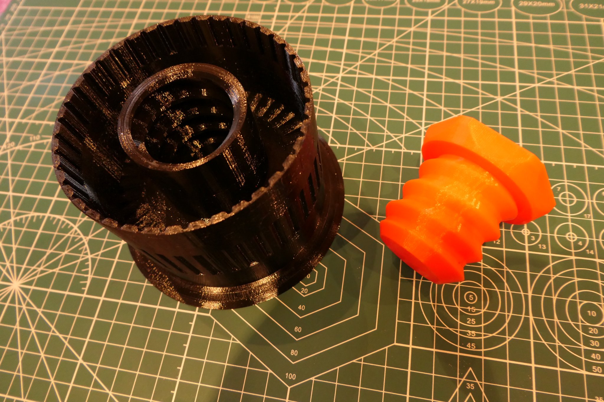 Giá đỡ ống từ cuộn Prusament tái chế gắn tường