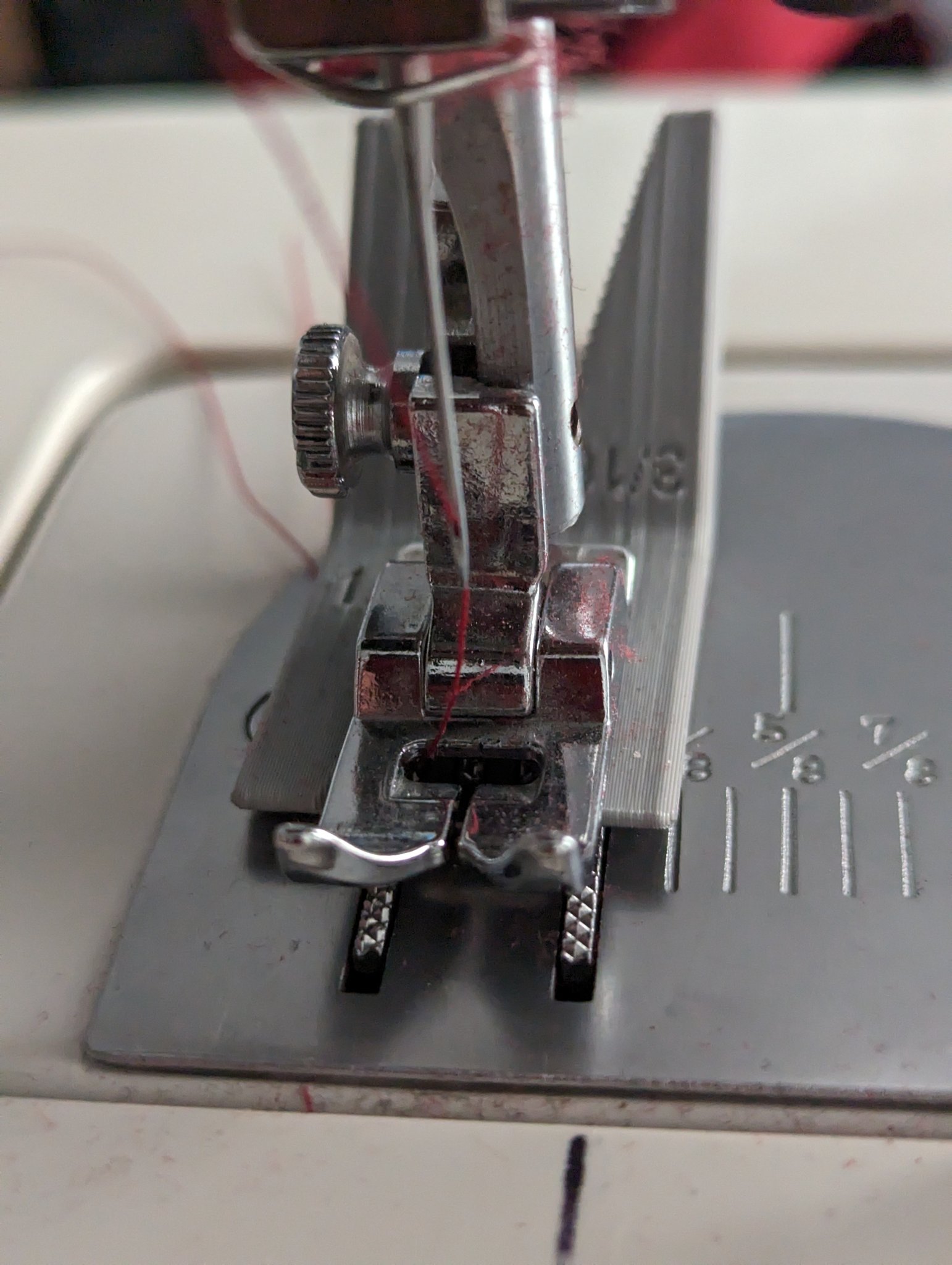 Công cụ hỗ trợ may đường chỉ cho máy may