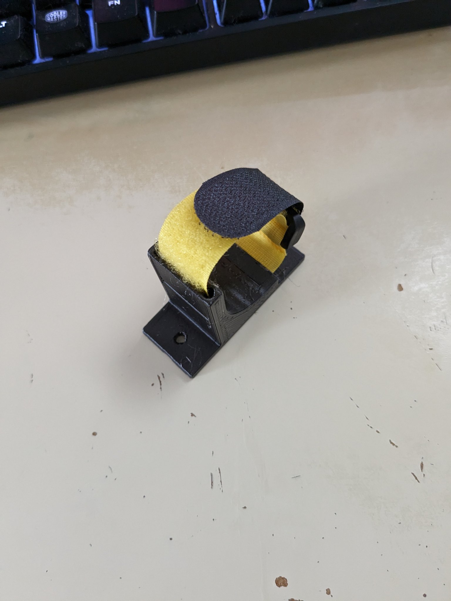 Giá đỡ quản lý cáp với hướng dẫn Velcro