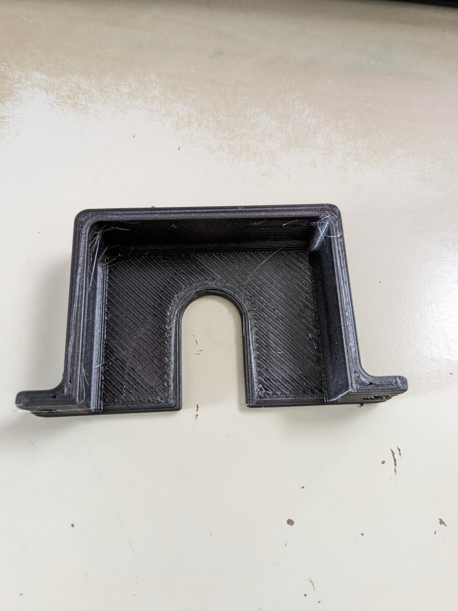 Giá đỡ ổ cắm điện với lỗ hình giọt nước