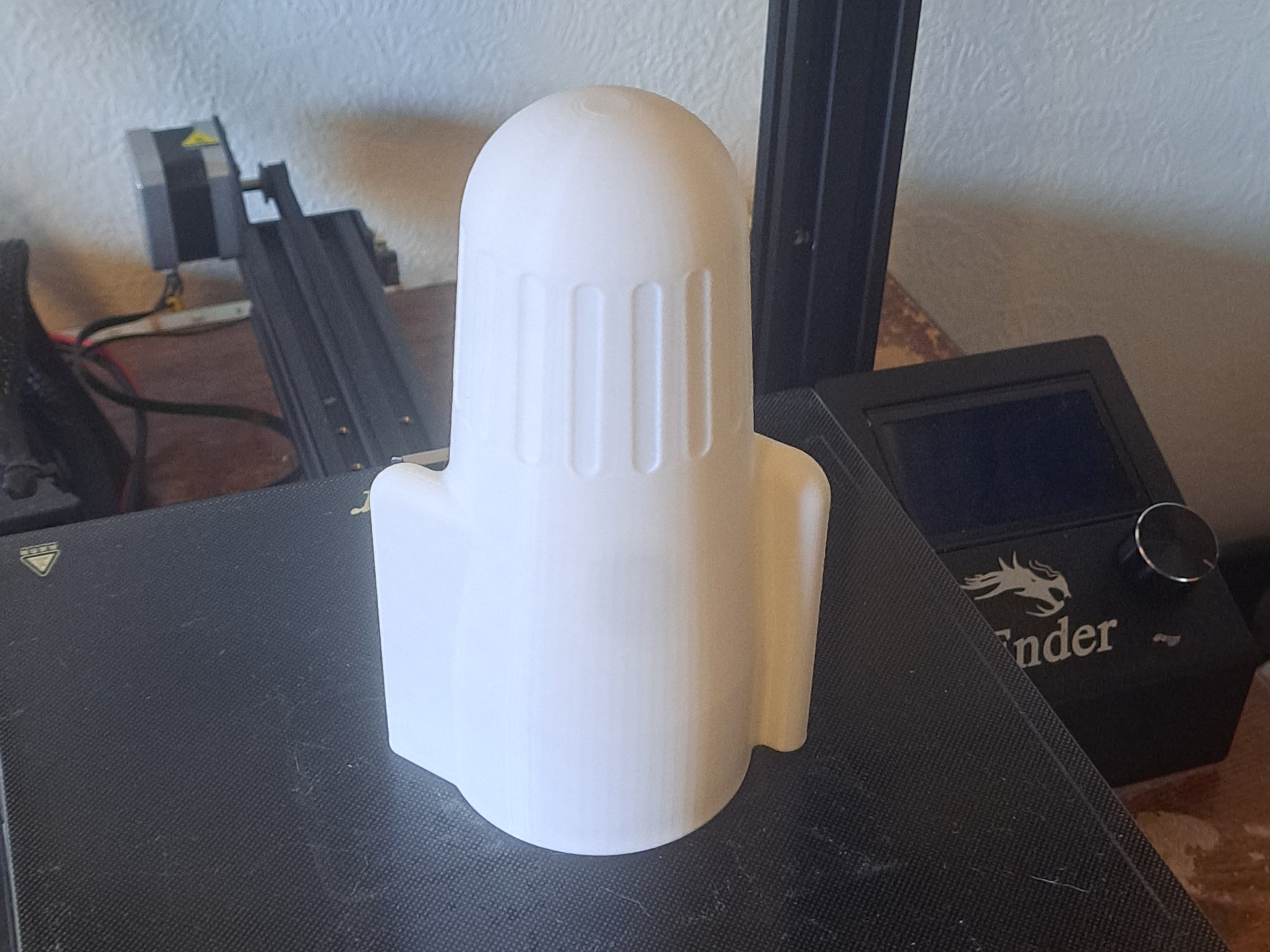 Mô hình wire nut tỷ lệ 500% dùng trang trí