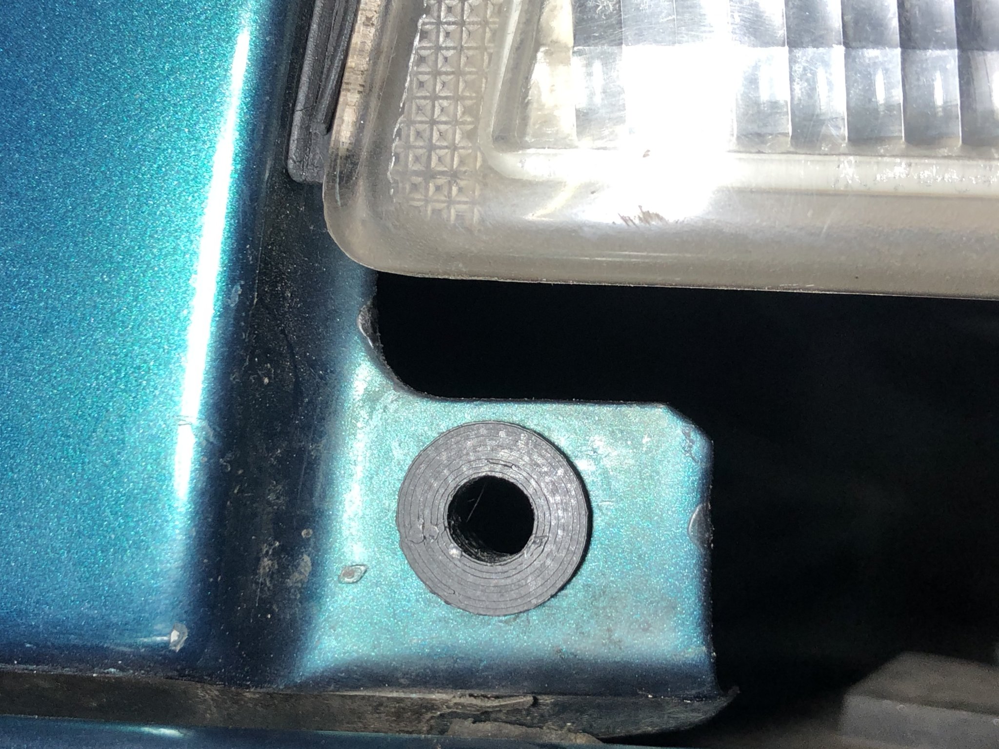 Giá đỡ đèn pha Audi 80 431 853 548