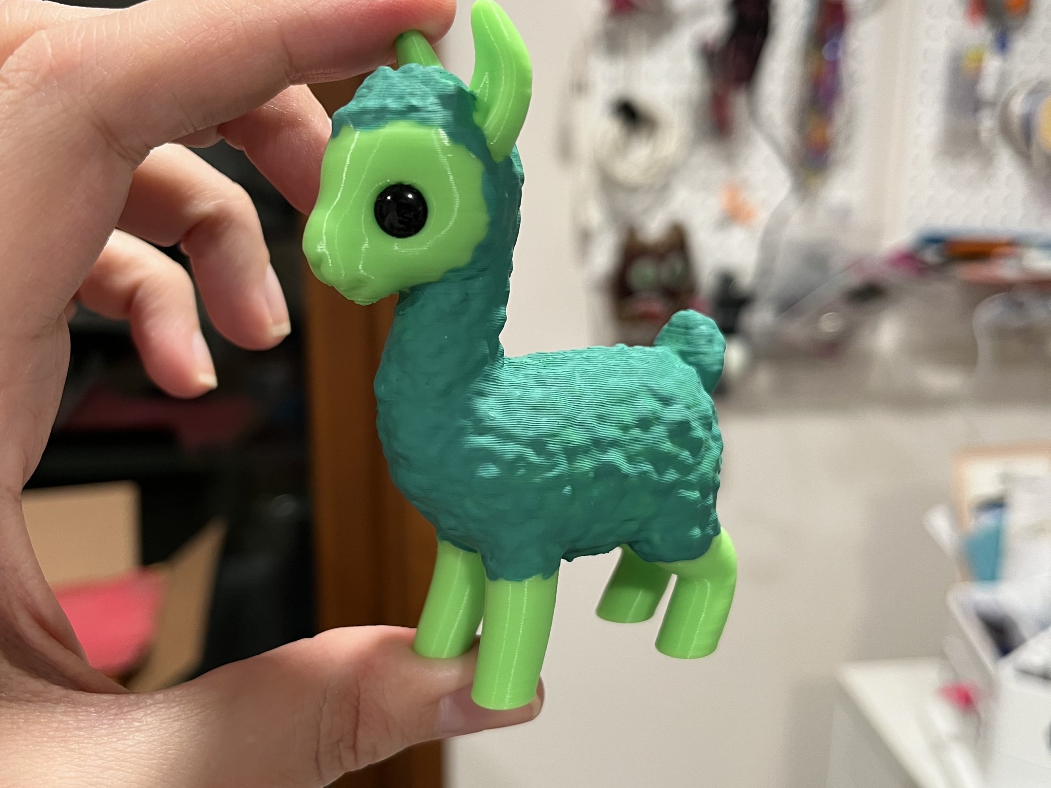 Thú cưng bàn làm việc hình alpaca con dễ thương