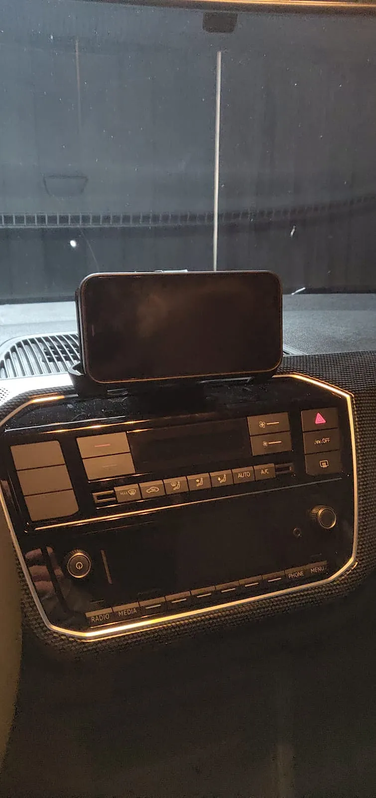 Giá đỡ Magsafe cho iPhone trên xe VW up!