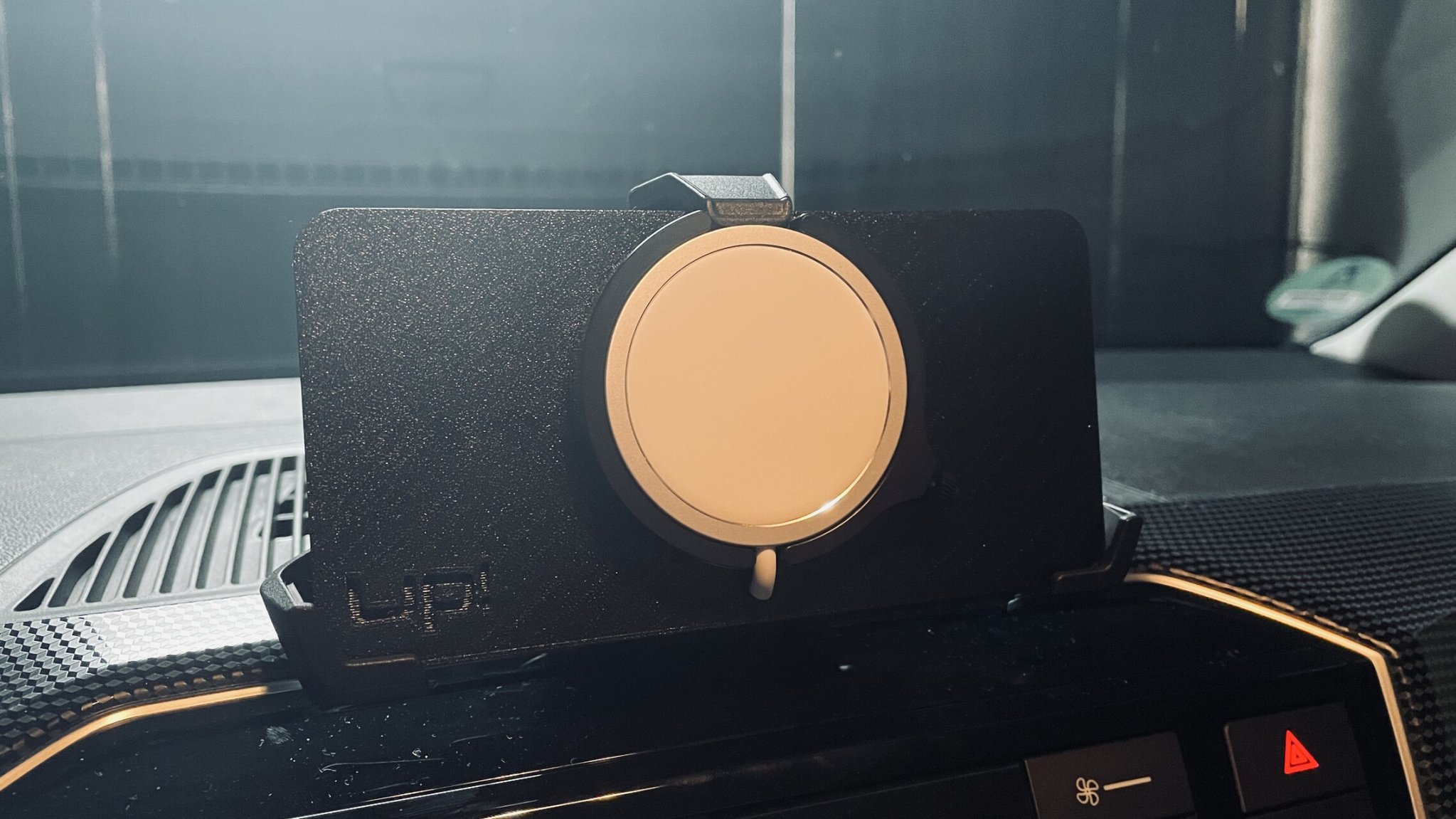 Giá đỡ Magsafe cho iPhone trên xe VW up!