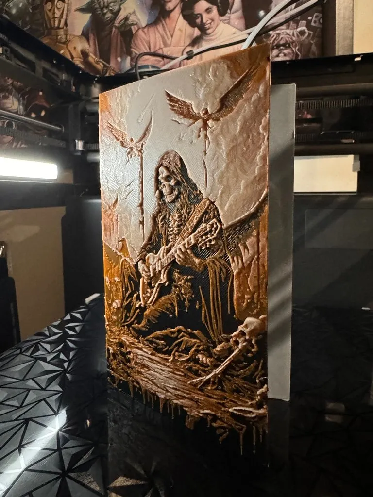 Thiệp chúc mừng Halloween với bộ xương chơi guitar