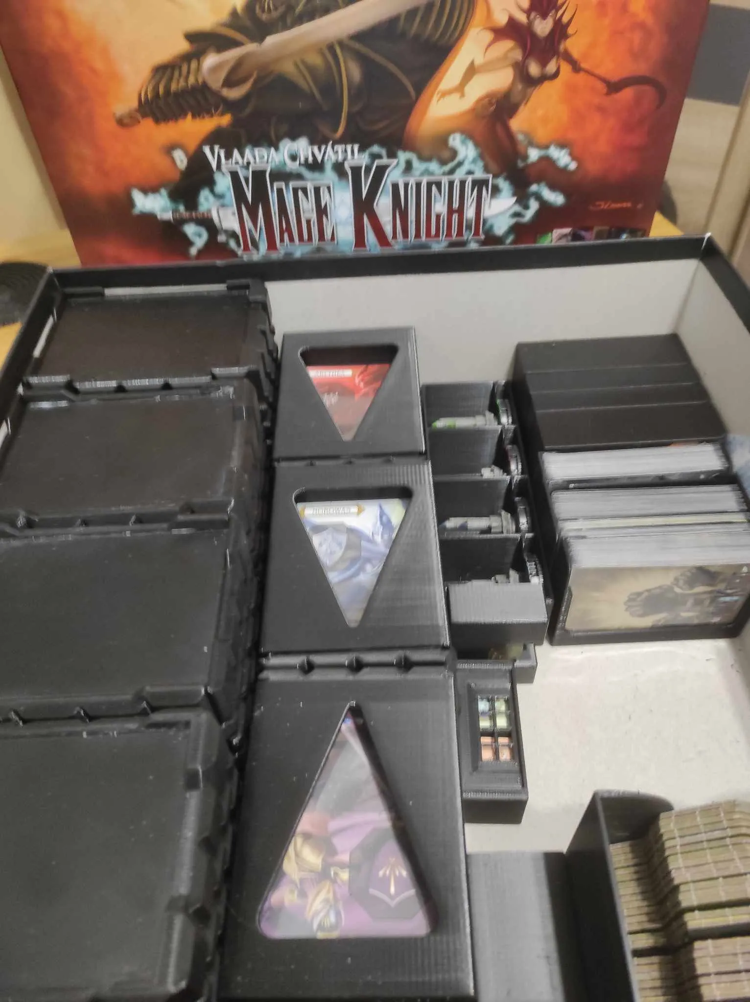 Bộ tổ chức cao cấp cho Mage Knight với hệ thống lưu trữ