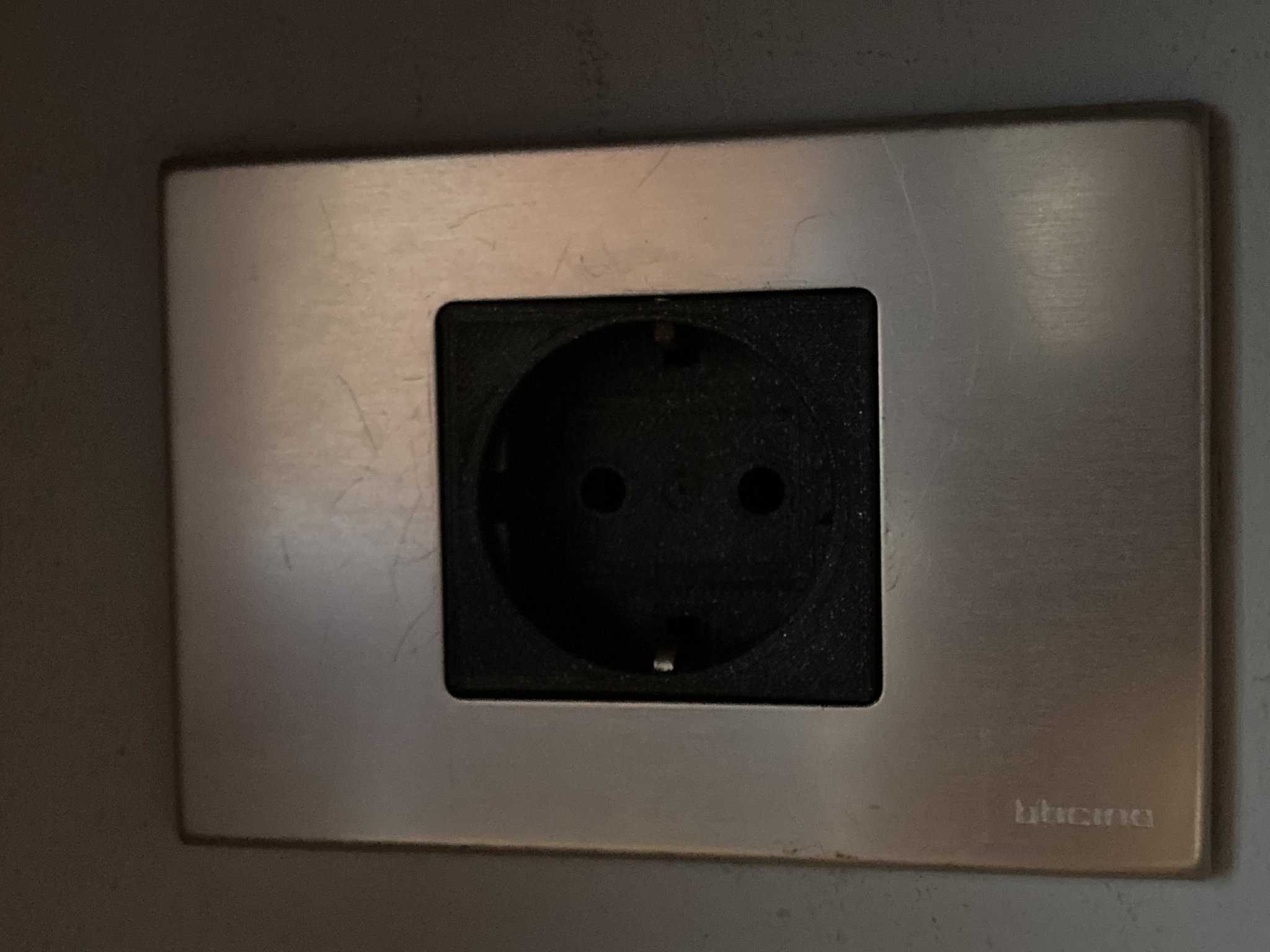 Ổ cắm điện Schuko Btcino cho phòng ngủ