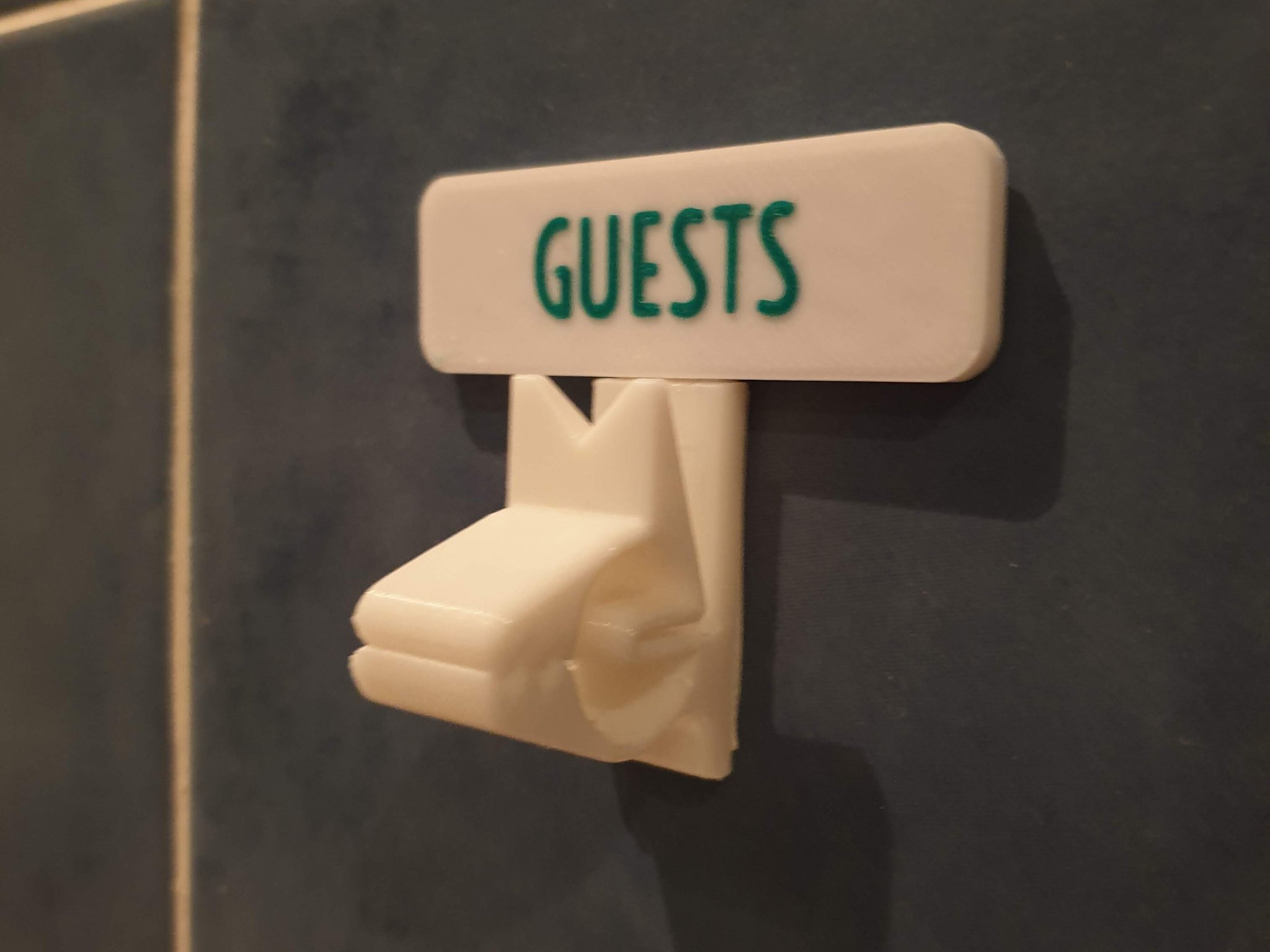 Giá treo khăn tay Chomper độc đáo và tiện lợi