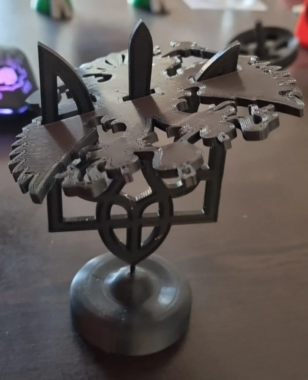 Trizub Ukraine với đế để đặt trên bàn