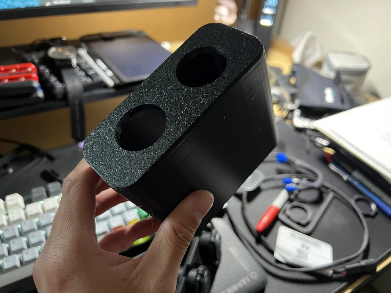 Hộp đựng 2 ổ cắm điện xe hơi cho Ford Maverick