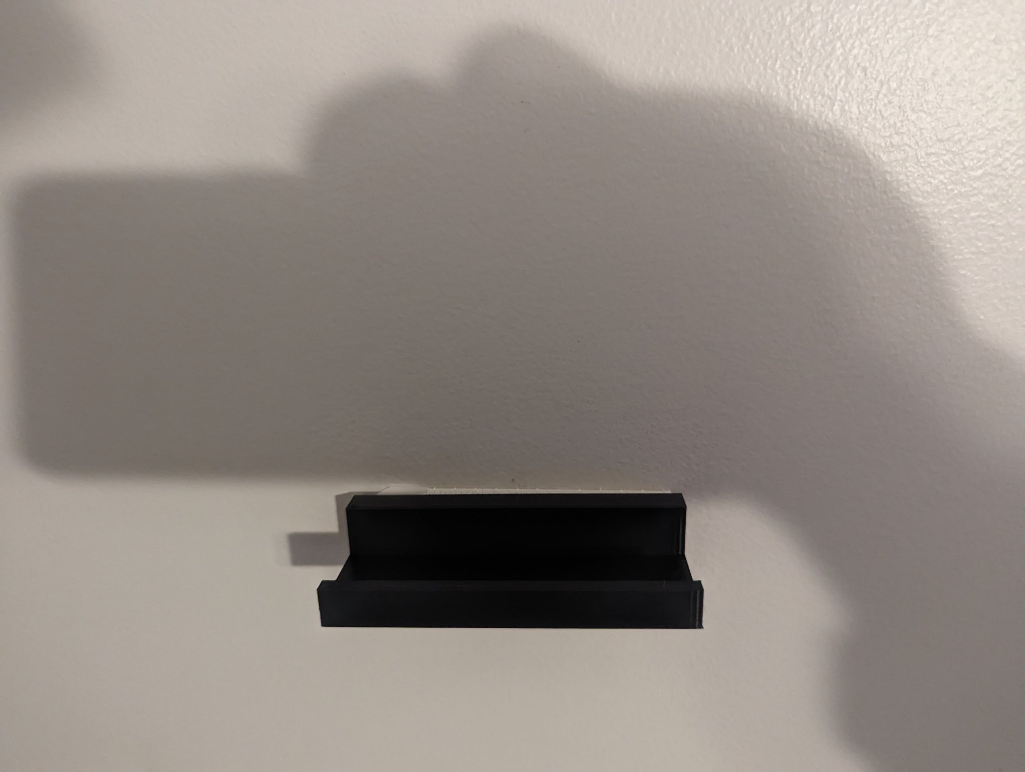 Giá treo bằng tốt nghiệp trên tường