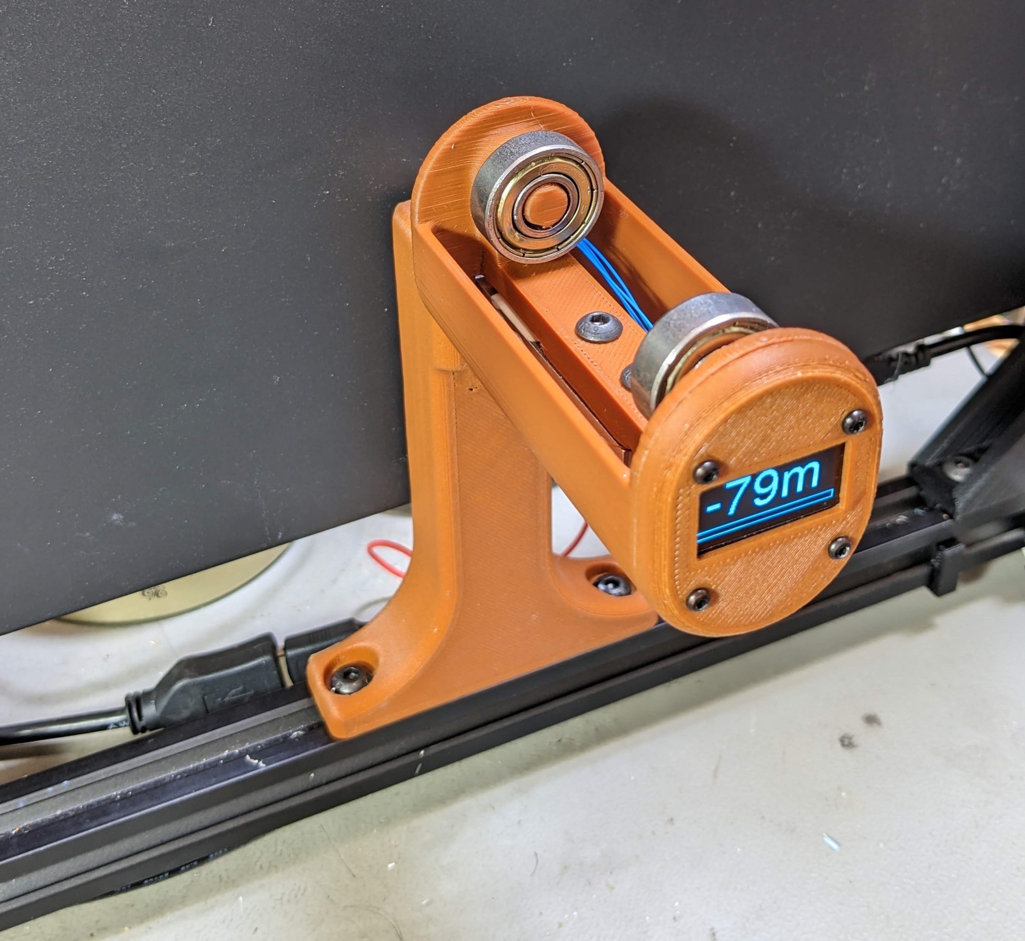 Giá đỡ cuộn filament hiển thị chiều dài còn lại