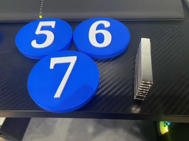 Puck số từ tính 8 cm với khe cắm nam châm