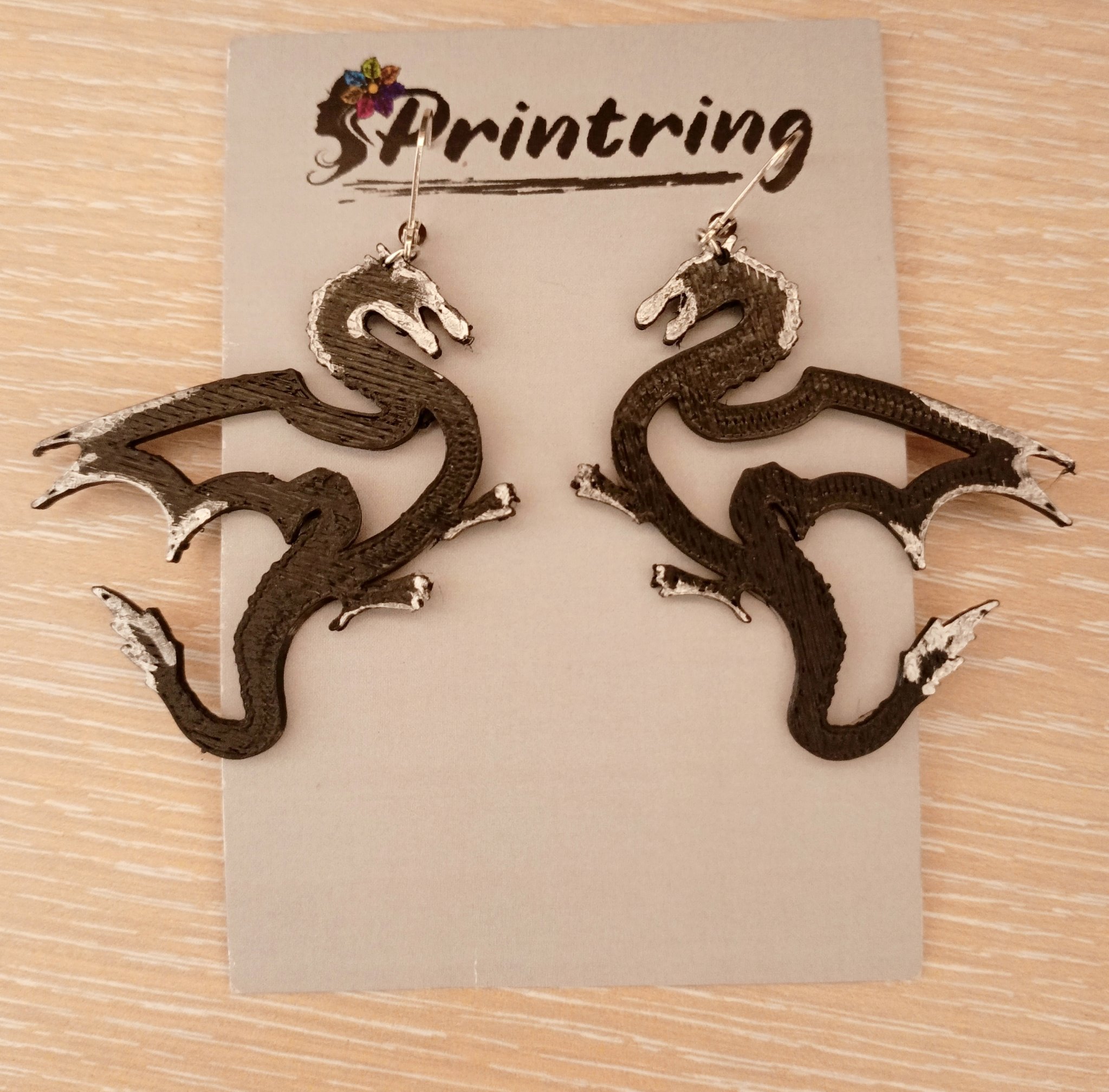 Bông tai rồng dễ thương và móc khóa rồng độc đáo