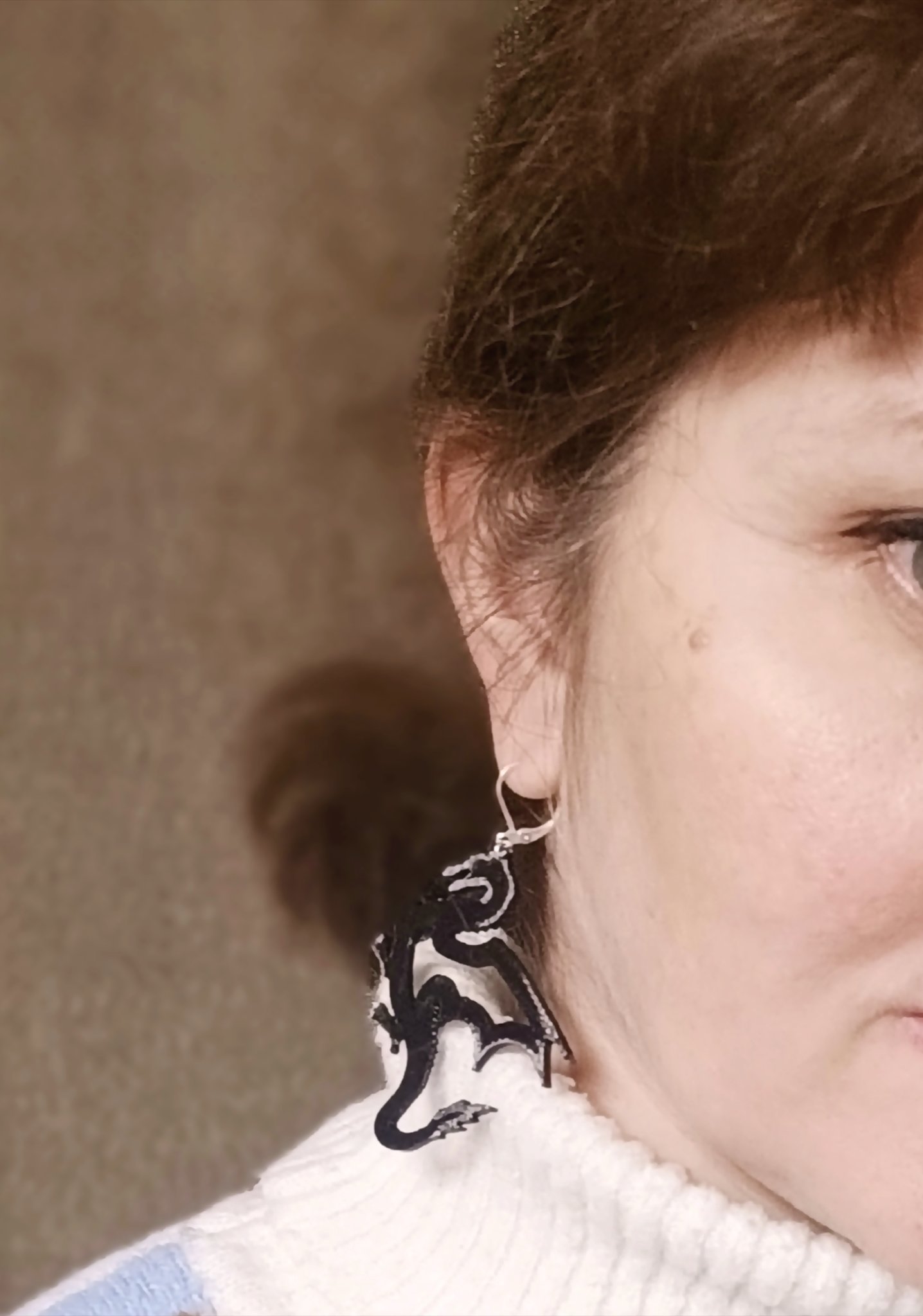 Bông tai rồng dễ thương và móc khóa rồng độc đáo