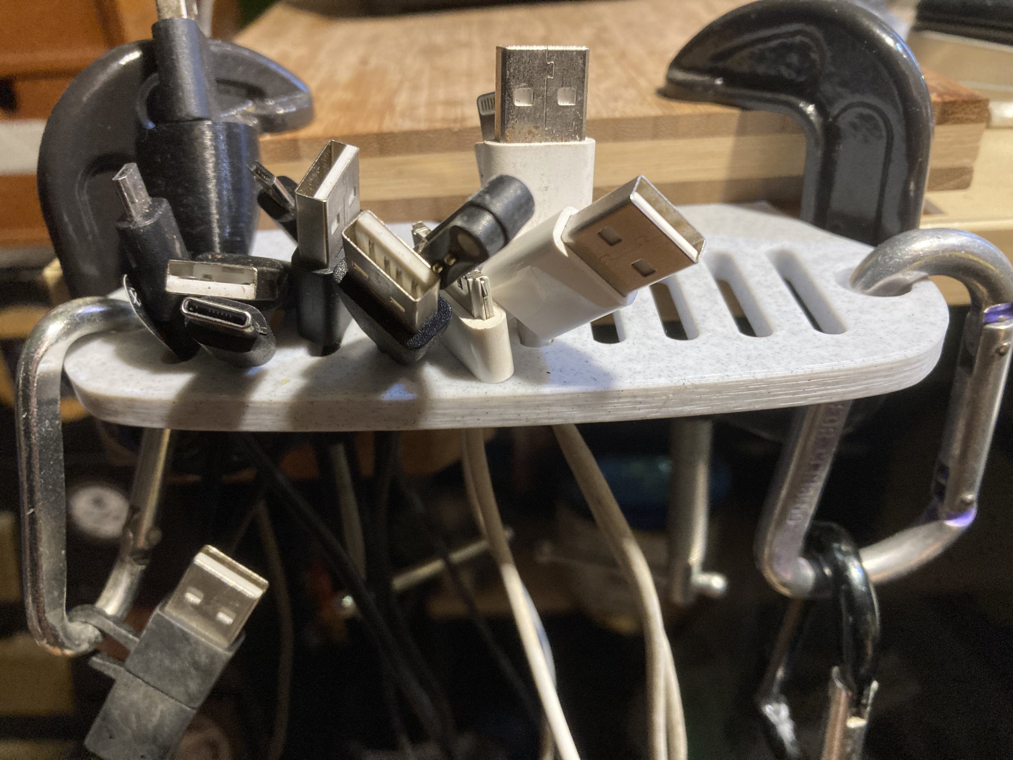 Giá đỡ cáp gập cho mép bàn làm việc