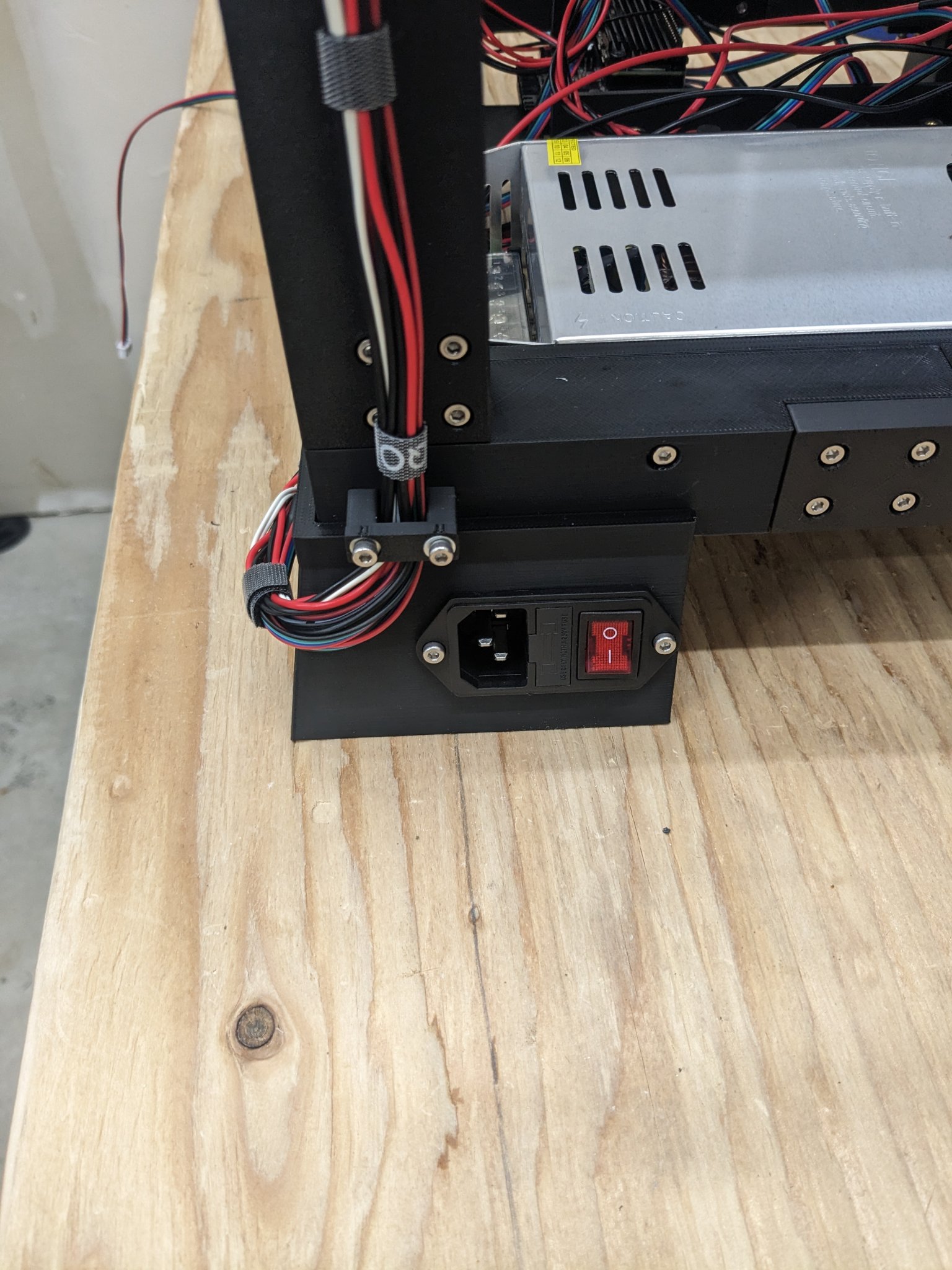 Giá đỡ ổ cắm C14 và công tắc cho máy in 100