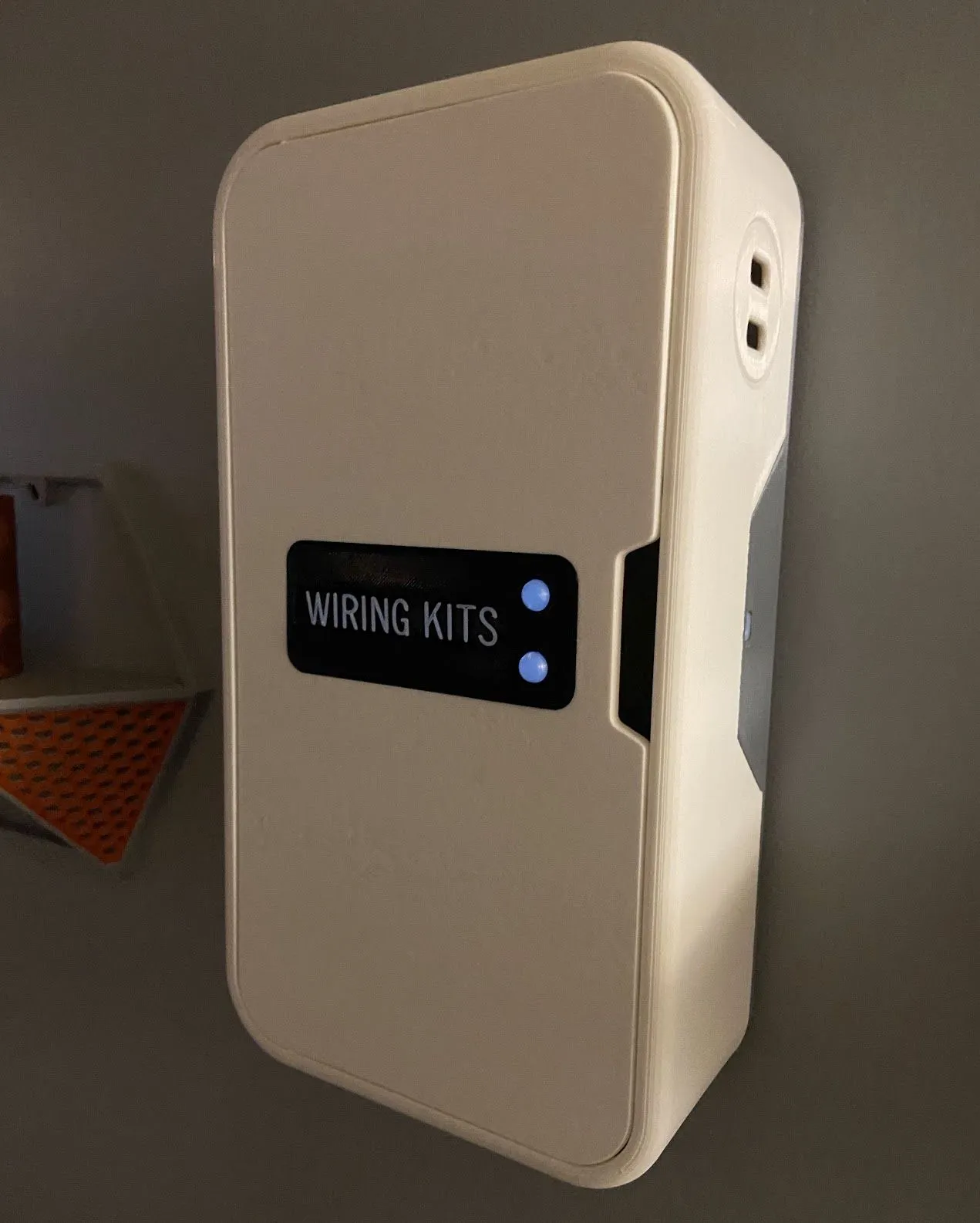 Tủ đồ lấy cảm hứng từ Wall Locker trong Subnautica