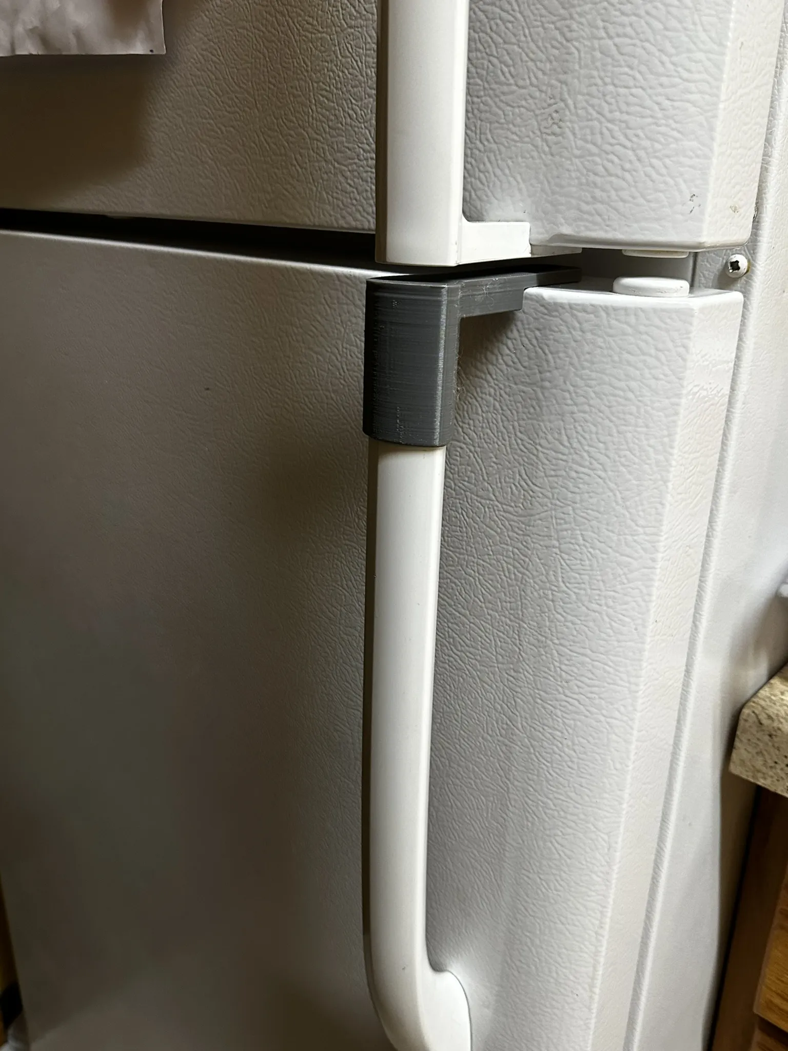 Bát sửa chữa tay cầm cửa tủ lạnh Electrolux FFTR1814QW2