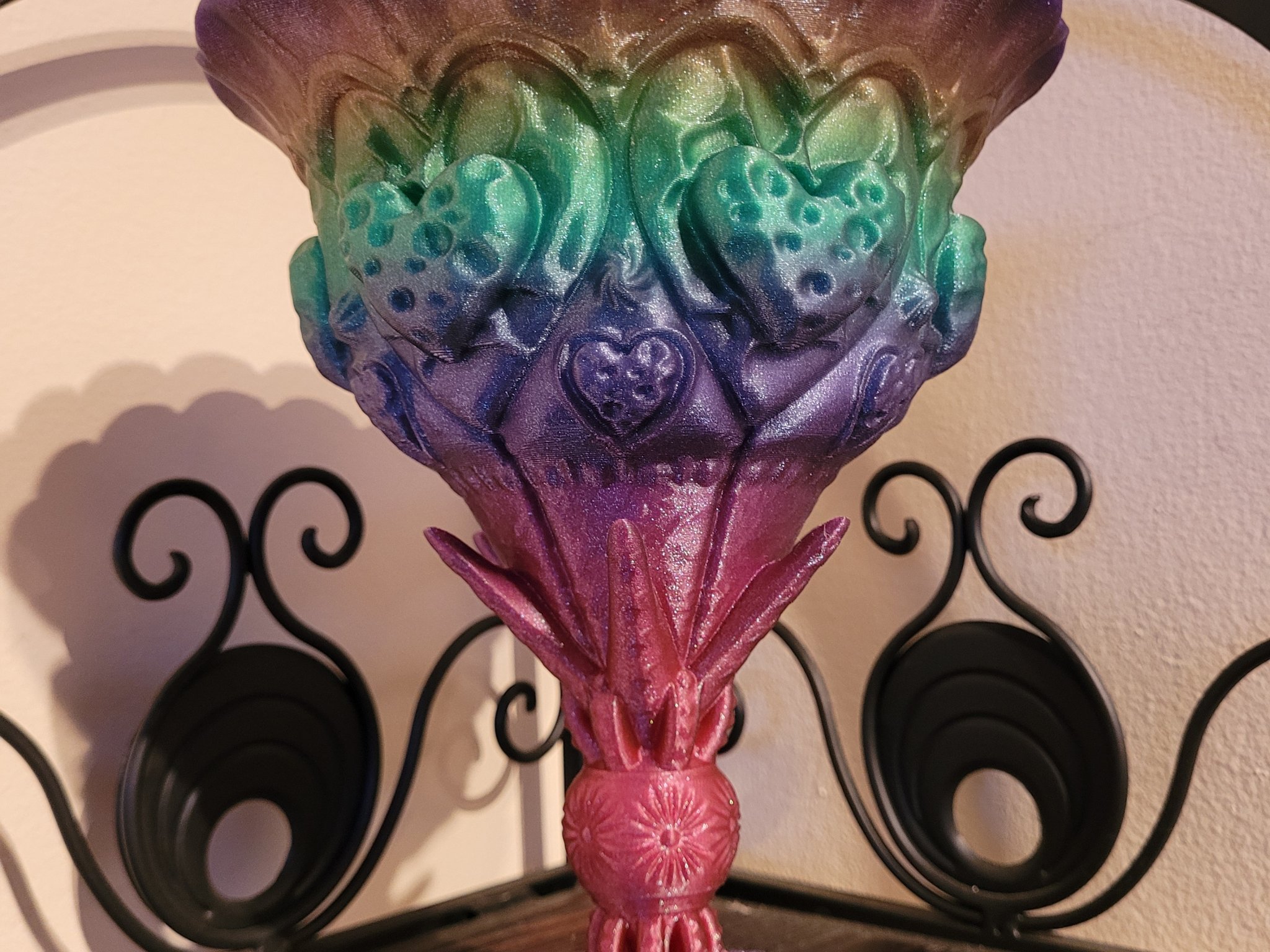 Cốc nghệ thuật hình trái tim với thiết kế độc đáo