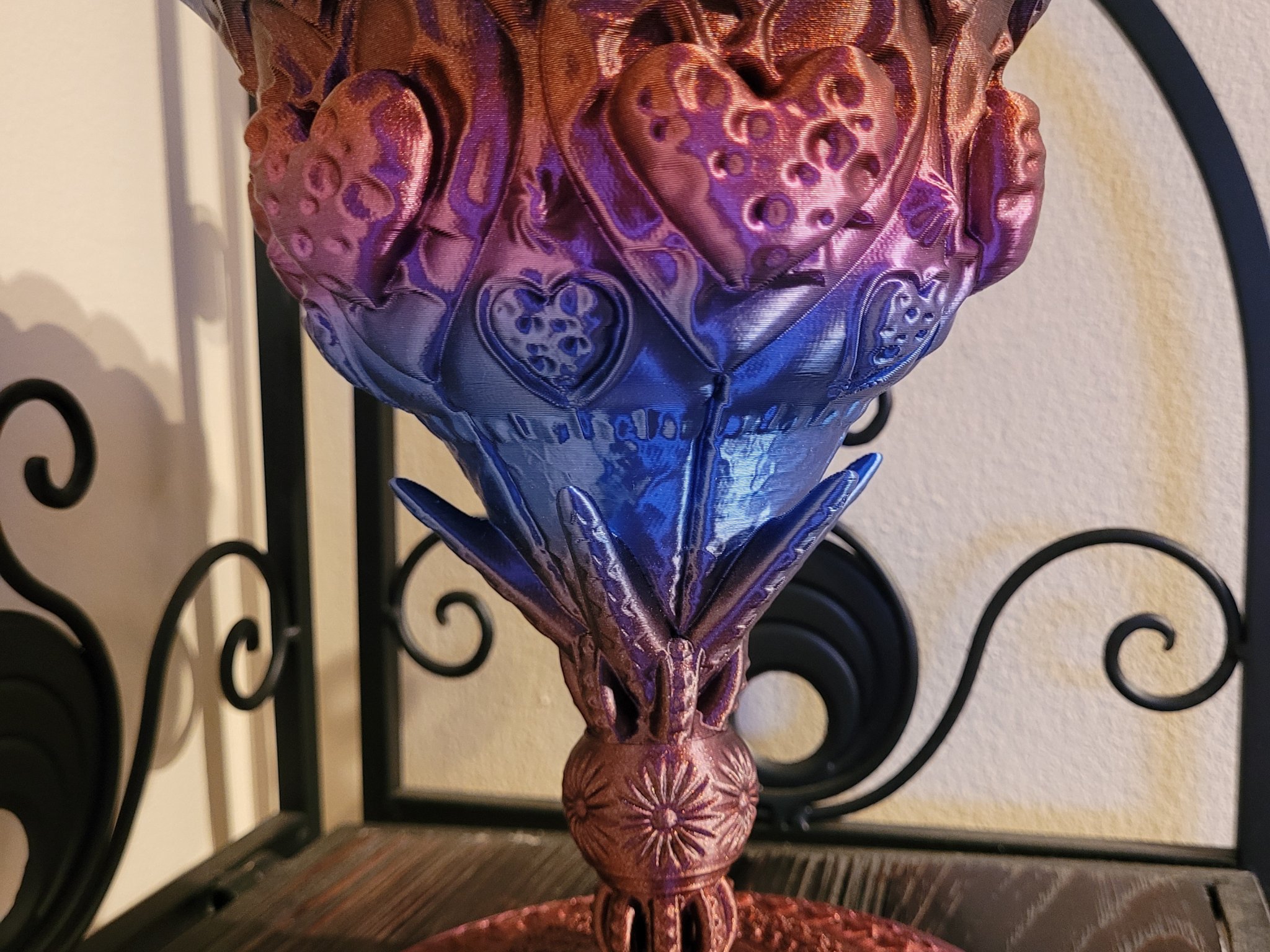 Cốc nghệ thuật hình trái tim với thiết kế độc đáo