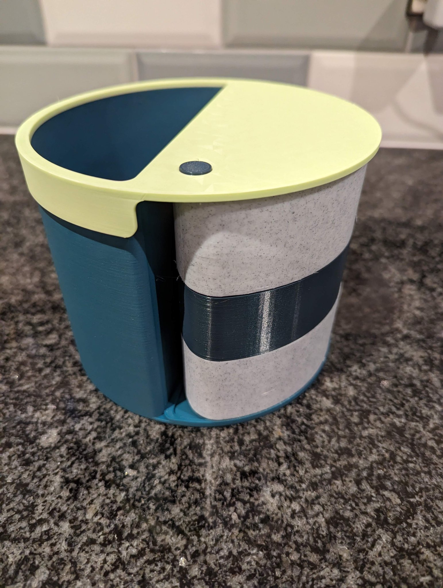 Giá đỡ văn phòng lớn cho bàn làm việc gọn gàng