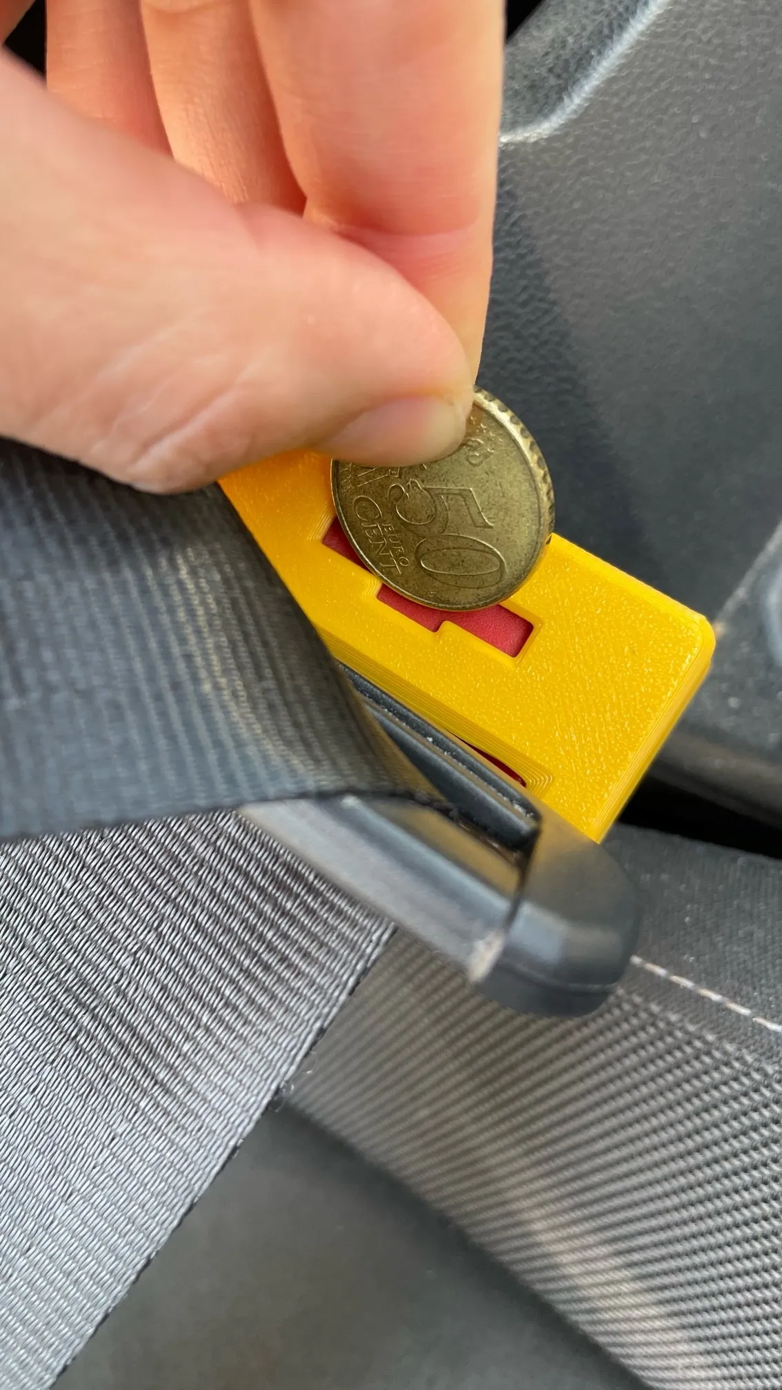 Khóa an toàn cho dây an toàn trẻ em trong ô tô