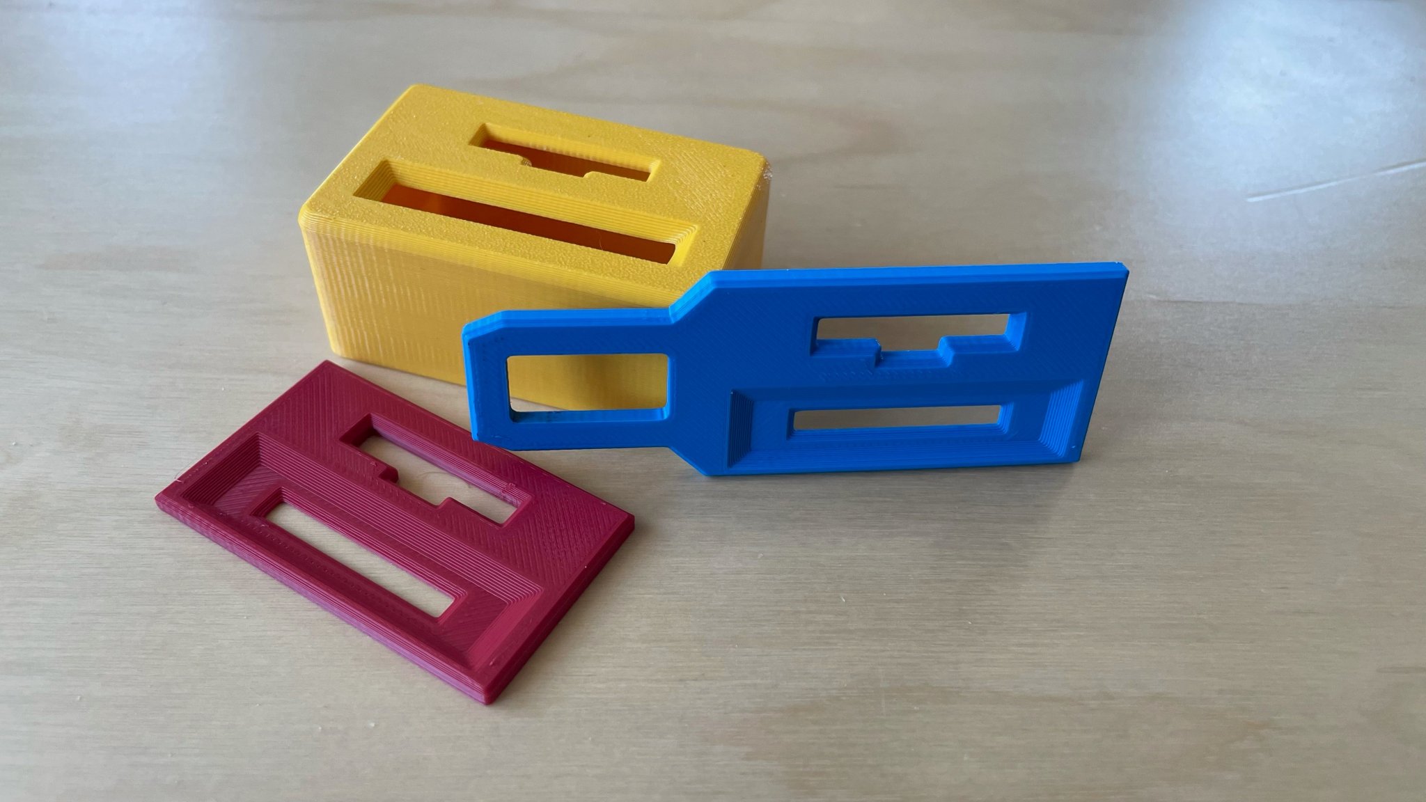 Khóa an toàn cho dây an toàn trẻ em trong ô tô