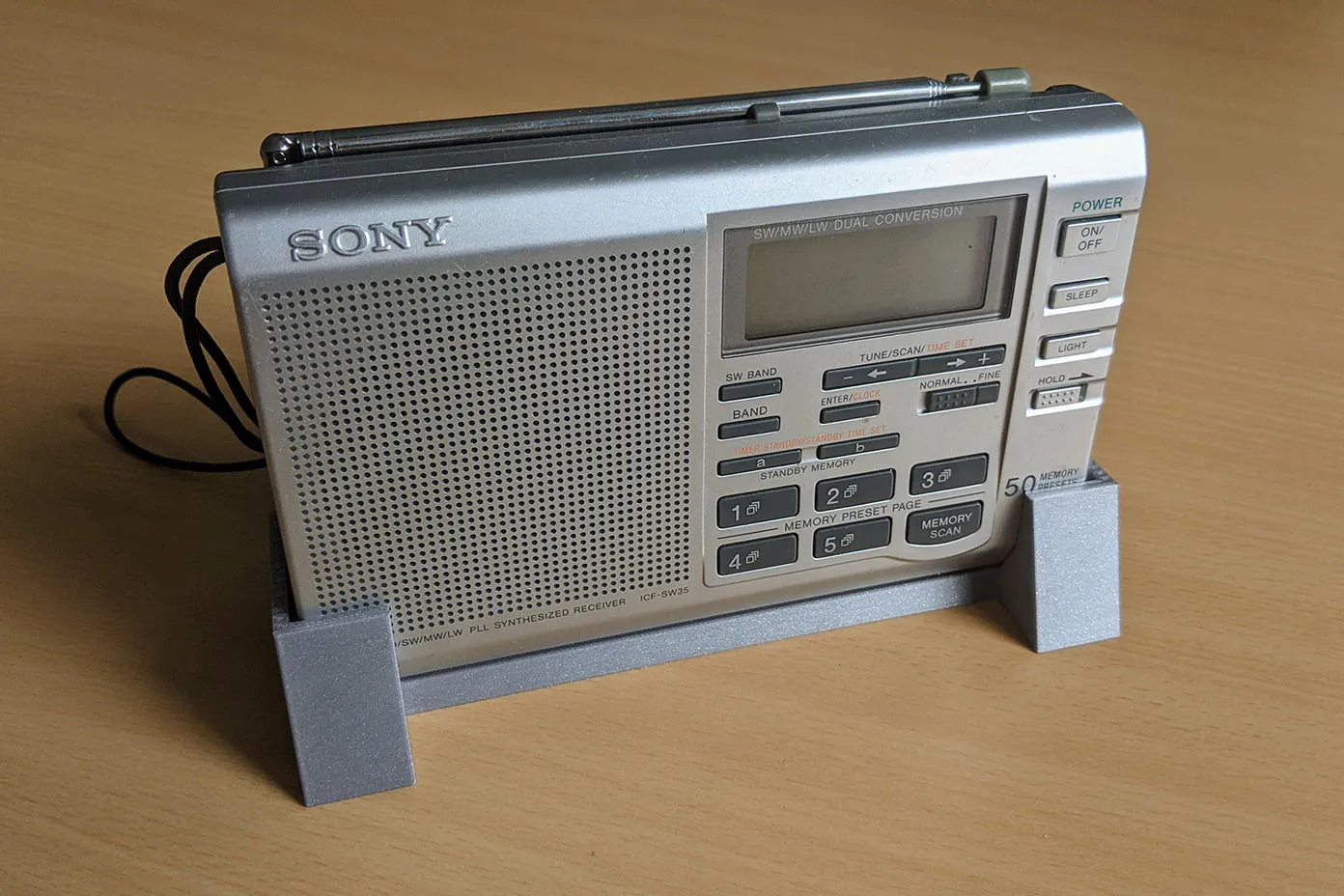 Giá đỡ Sony Radio ICF-SW 35 đơn giản