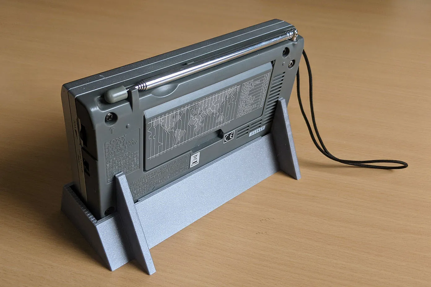 Giá đỡ Sony Radio ICF-SW 35 đơn giản