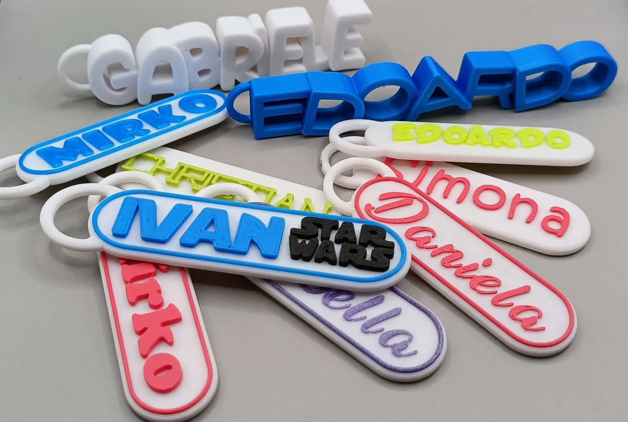 Móc khóa tên tùy chỉnh với nhiều màu sắc lựa chọn