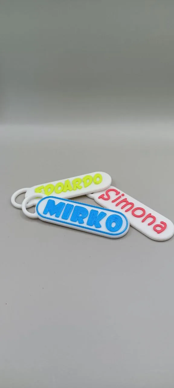 Móc khóa tên tùy chỉnh với nhiều màu sắc lựa chọn