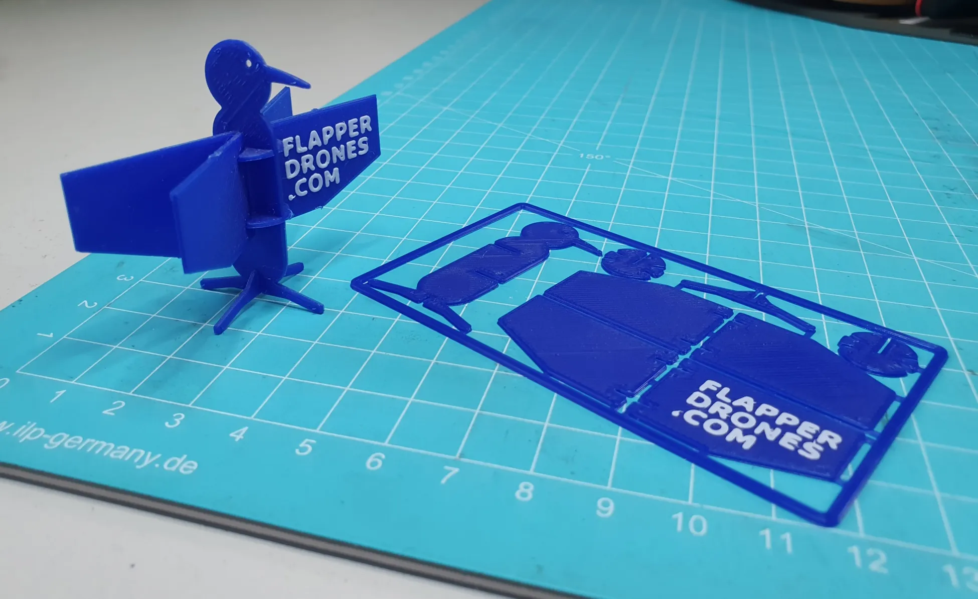 Mô hình drone cánh vỗ giống chim ruồi bằng 3D