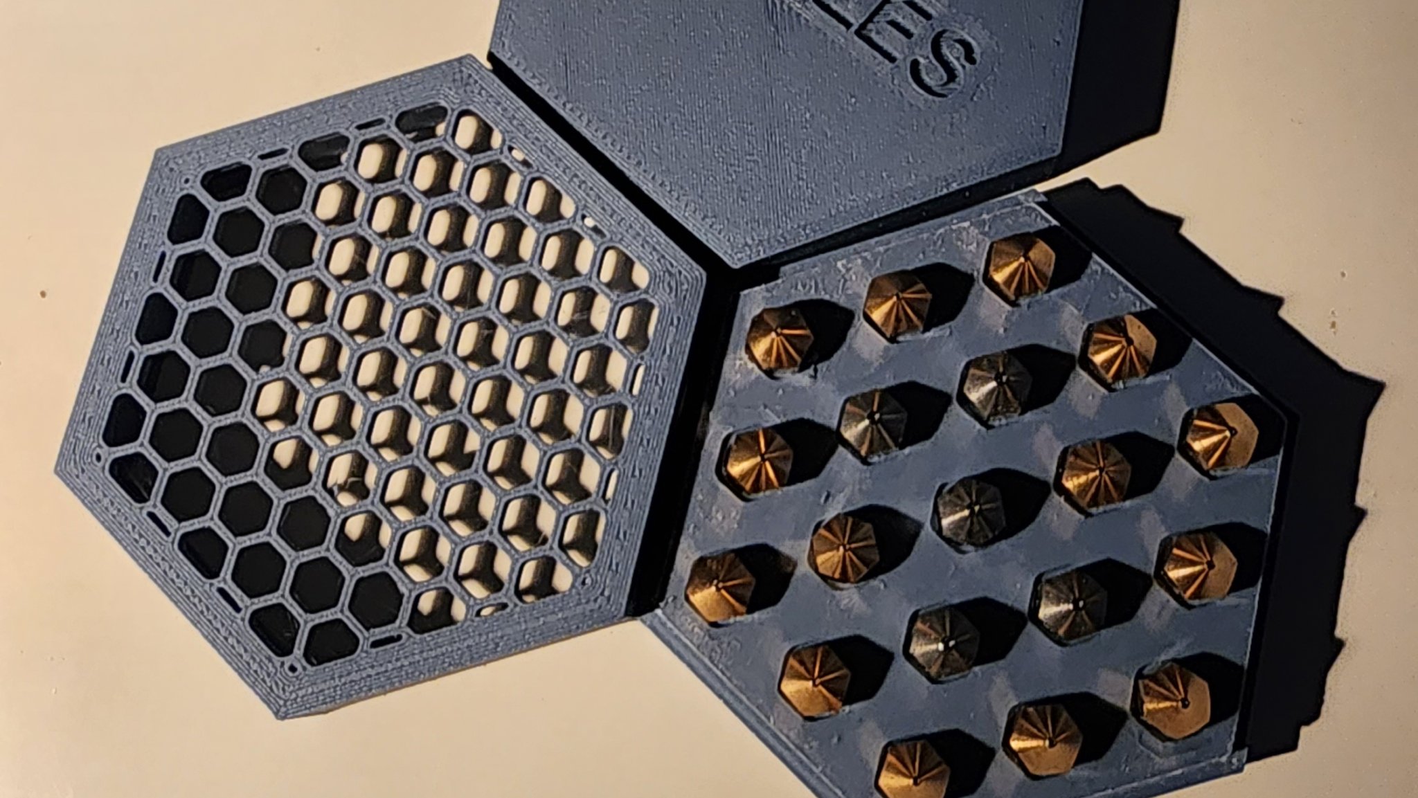 Nắp tổ ong cho hộp chứa vòi Hex