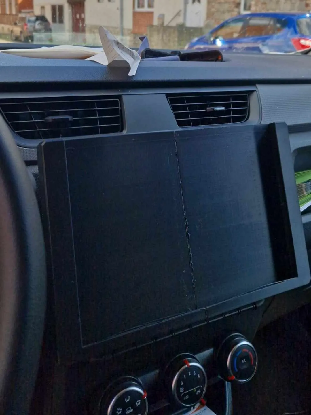 Giá đỡ tablet cho radio trên Renault Kangoo