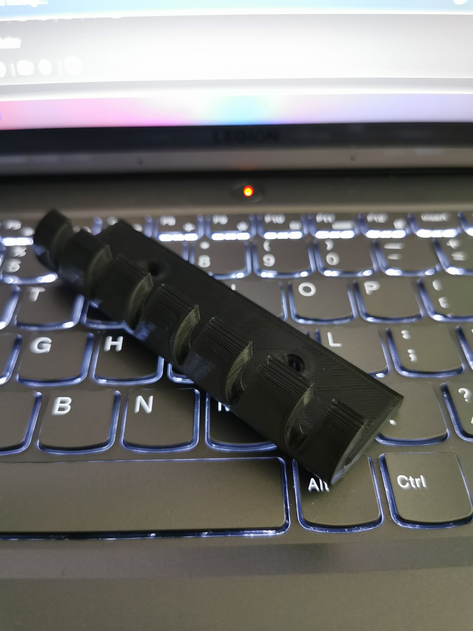 Giá đỡ dây cho máy sấy quần áo treo trần