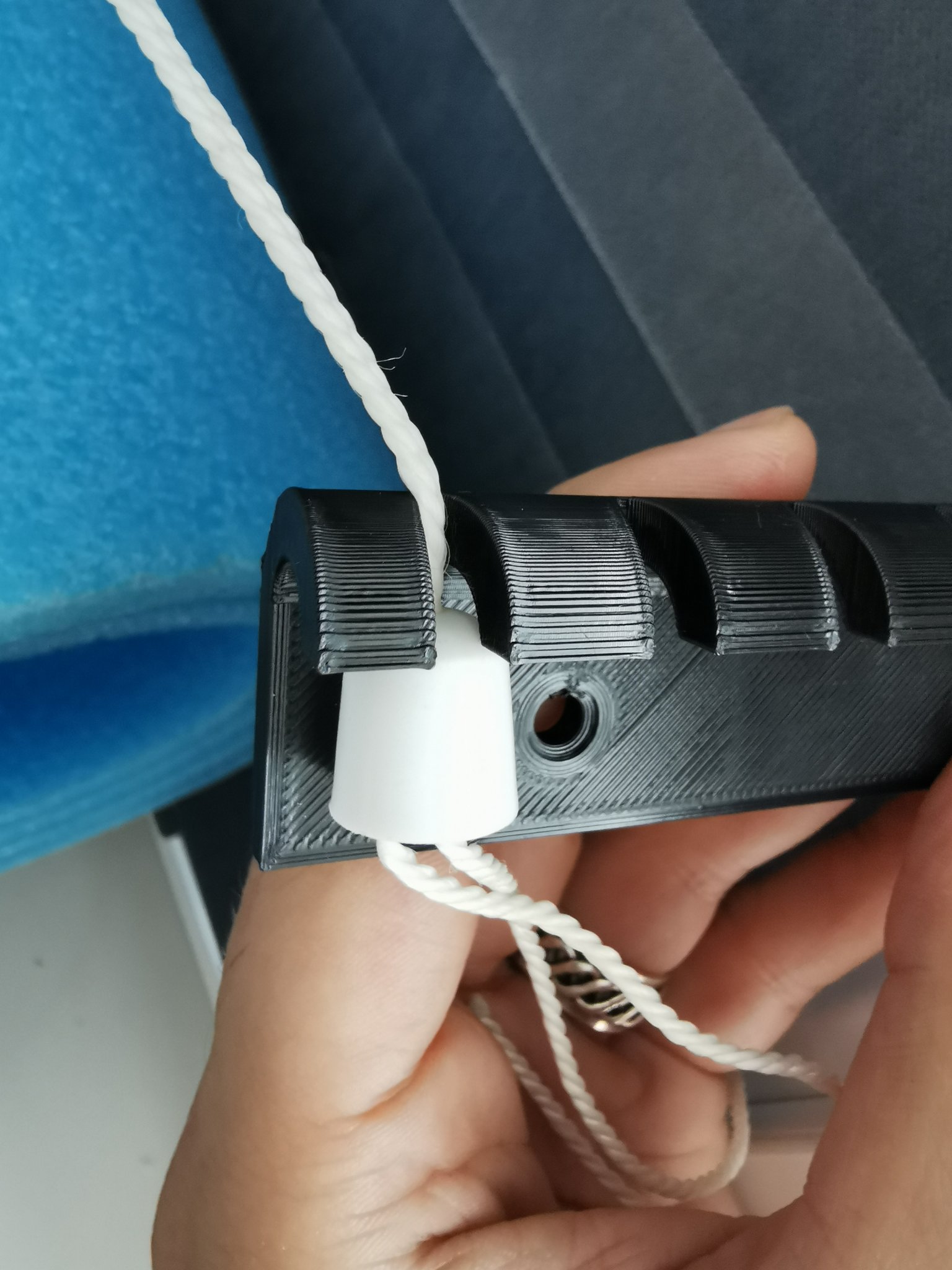 Giá đỡ dây cho máy sấy quần áo treo trần